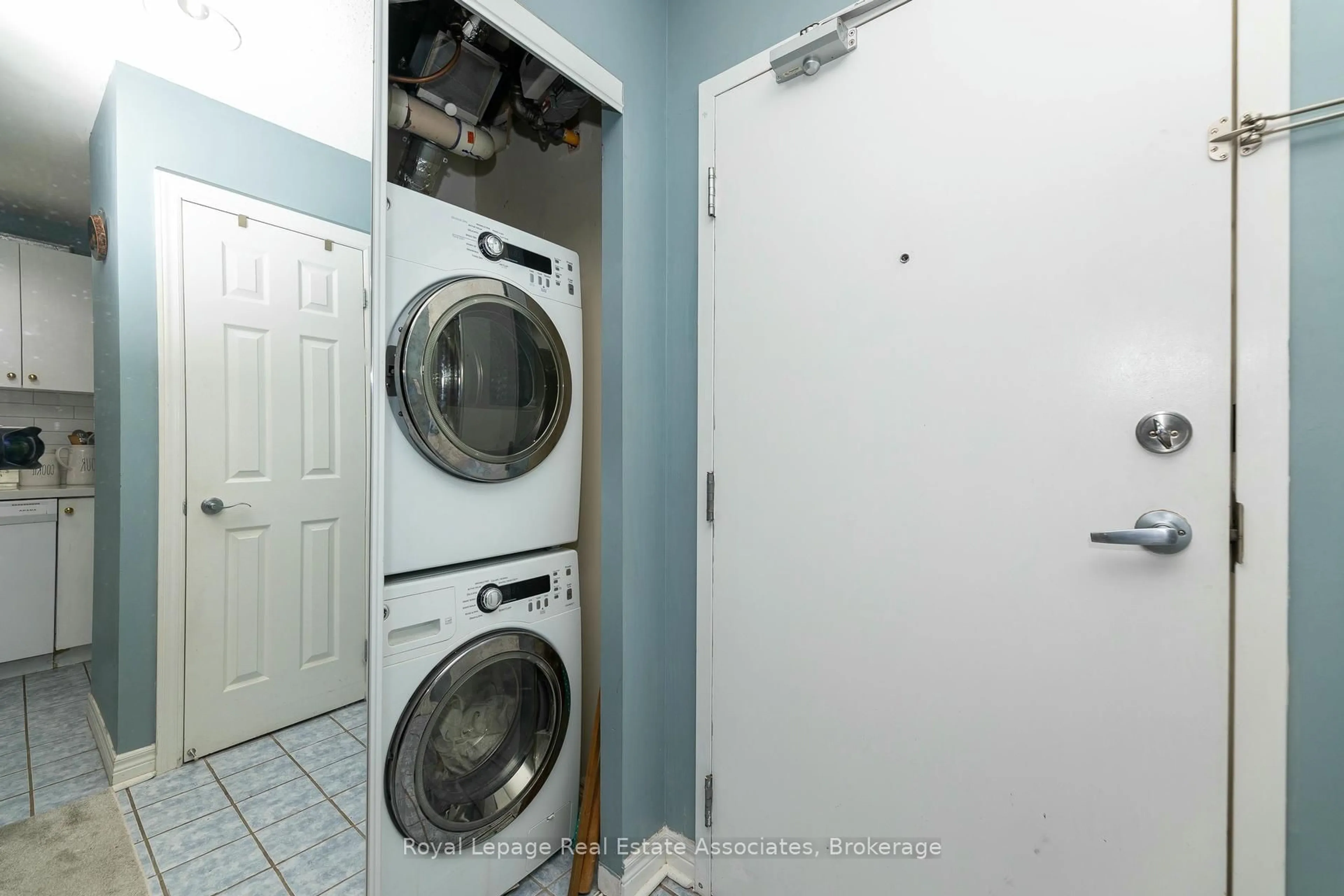 Laundry room for 32 Church St #120, King Ontario L0G 1T0