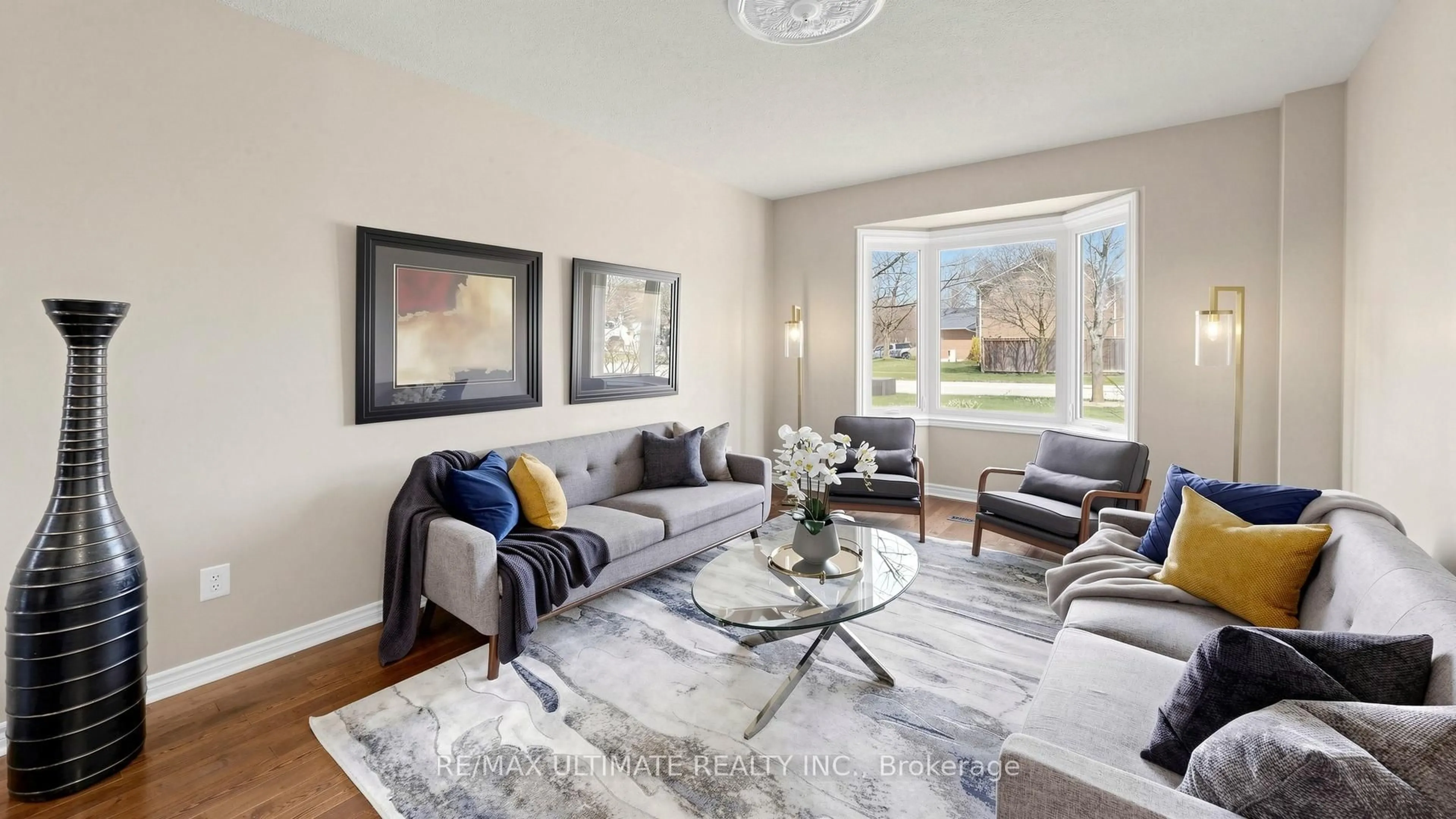 Living room with furniture, unknown for 226 Lori Ave, Whitchurch-Stouffville Ontario L4A 6C7