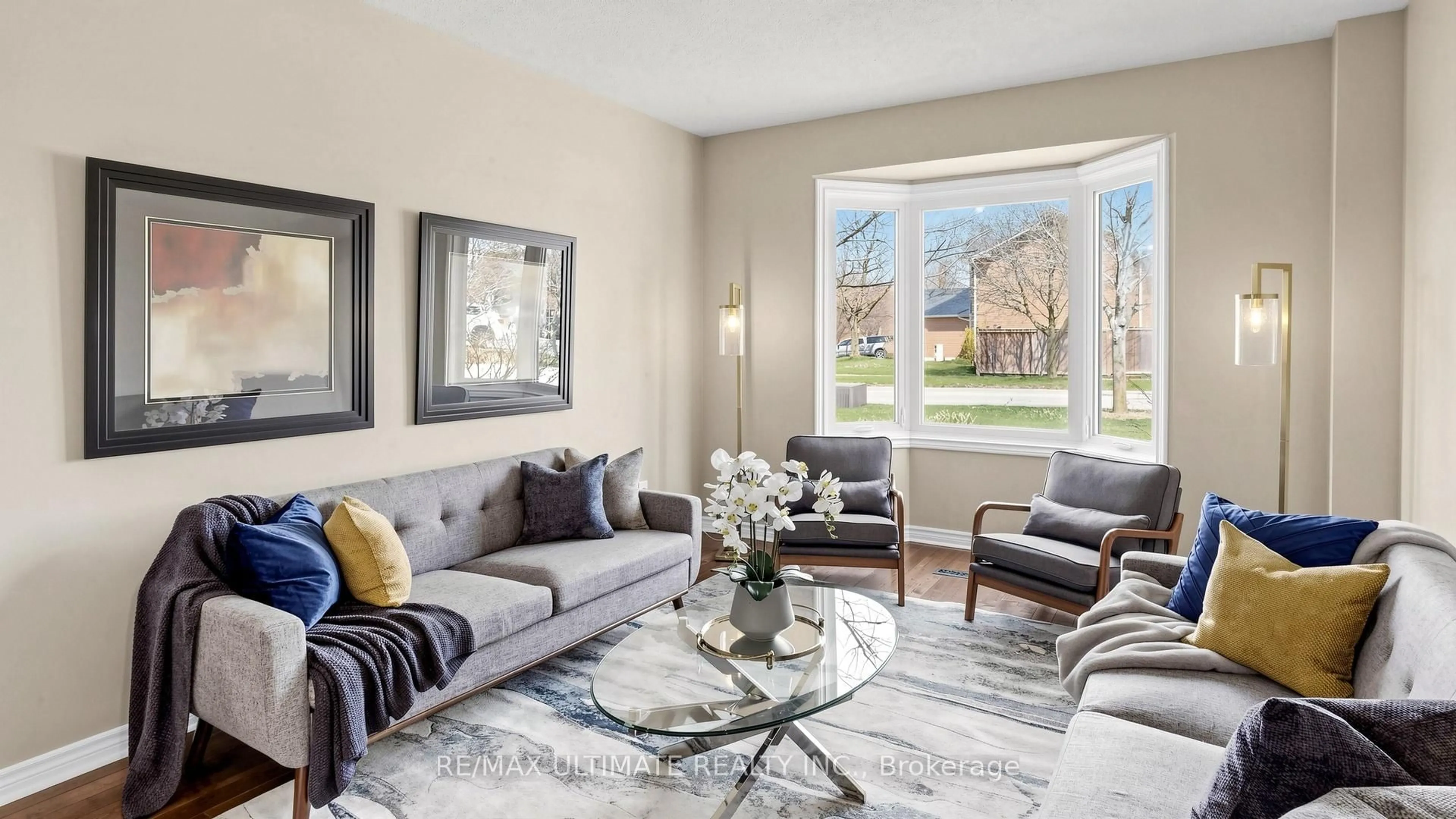 Living room with furniture, unknown for 226 Lori Ave, Whitchurch-Stouffville Ontario L4A 6C7