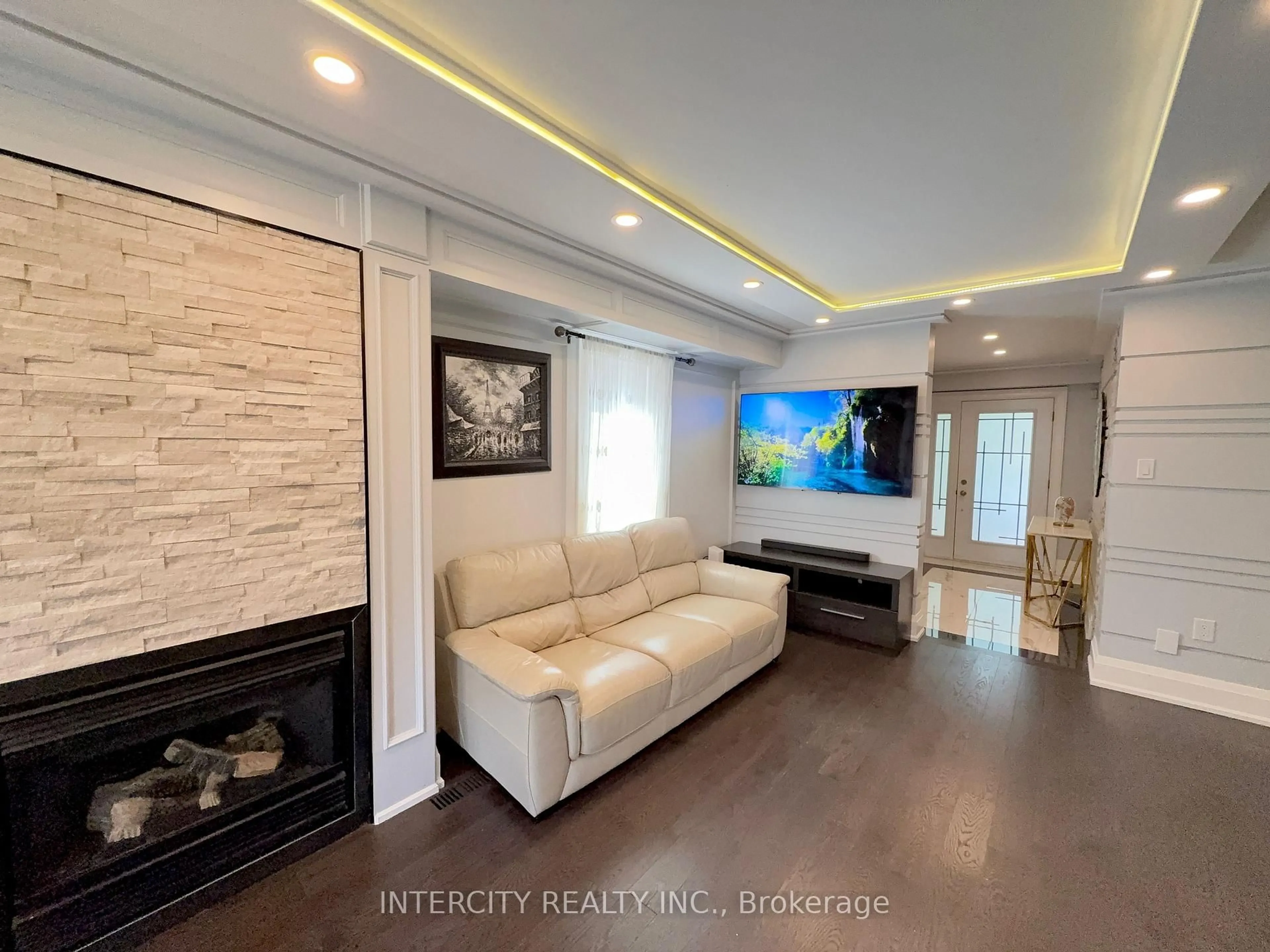 Living room with furniture, unknown for 7 Love Run Rd, Vaughan Ontario L6A 3M2