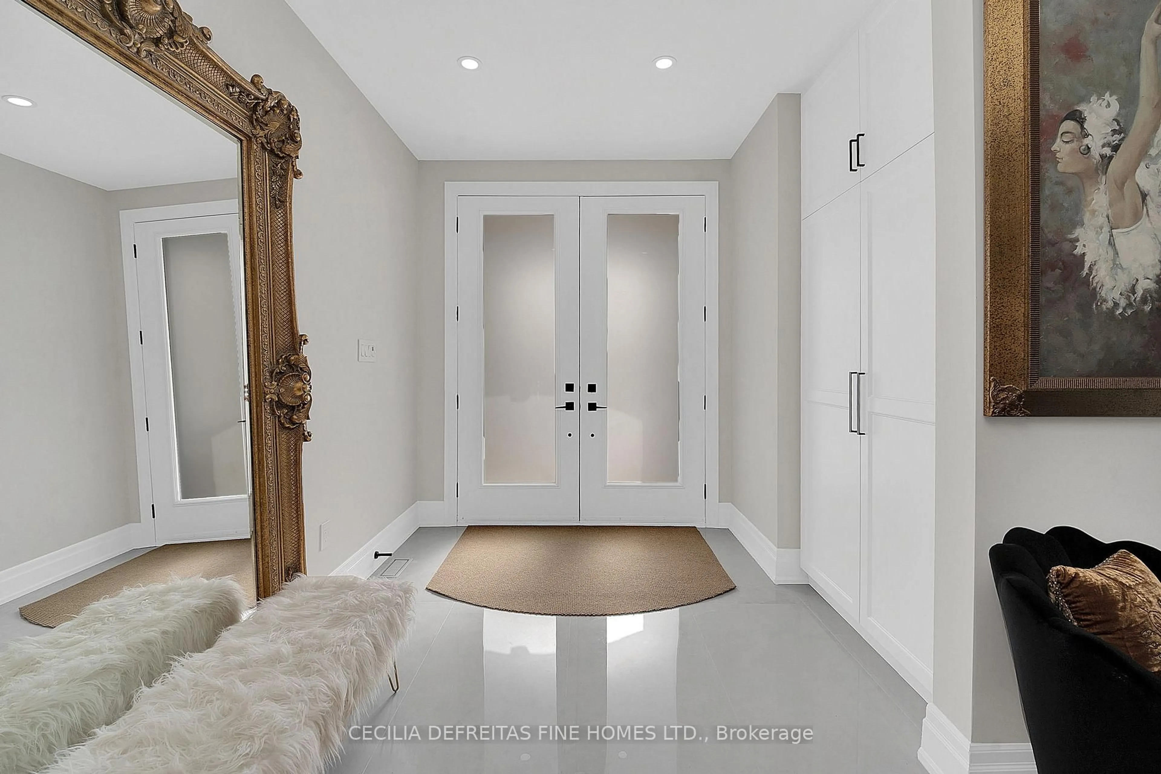 Indoor entryway for 109 Alex Campbell Cres, King Ontario L7B 0C1