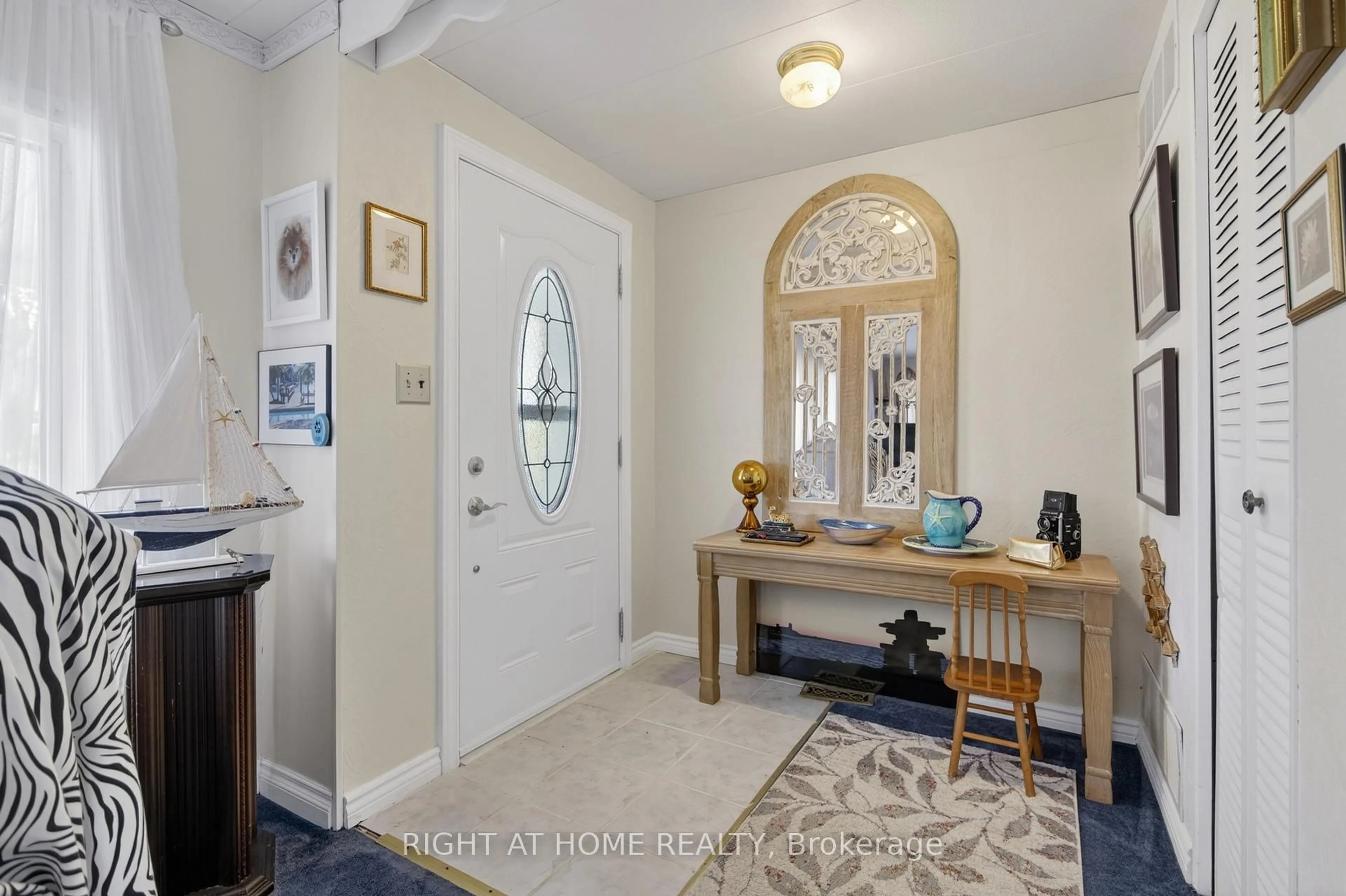 Indoor entryway for 1 MIMOSA Dr, Innisfil Ontario L9S 1R2