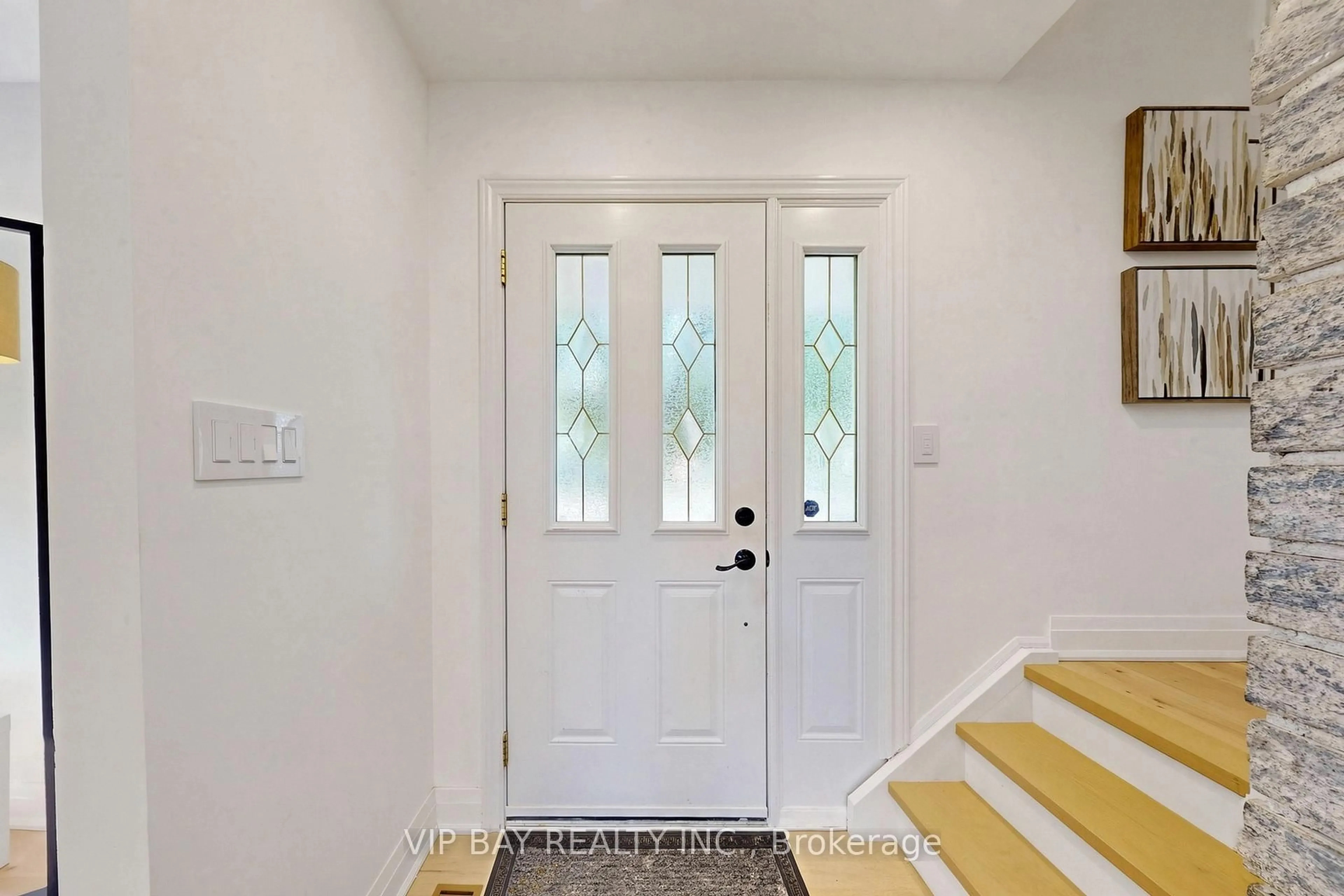 Indoor entryway for 755 Botany Hill Cres, Newmarket Ontario L3Y 3A7