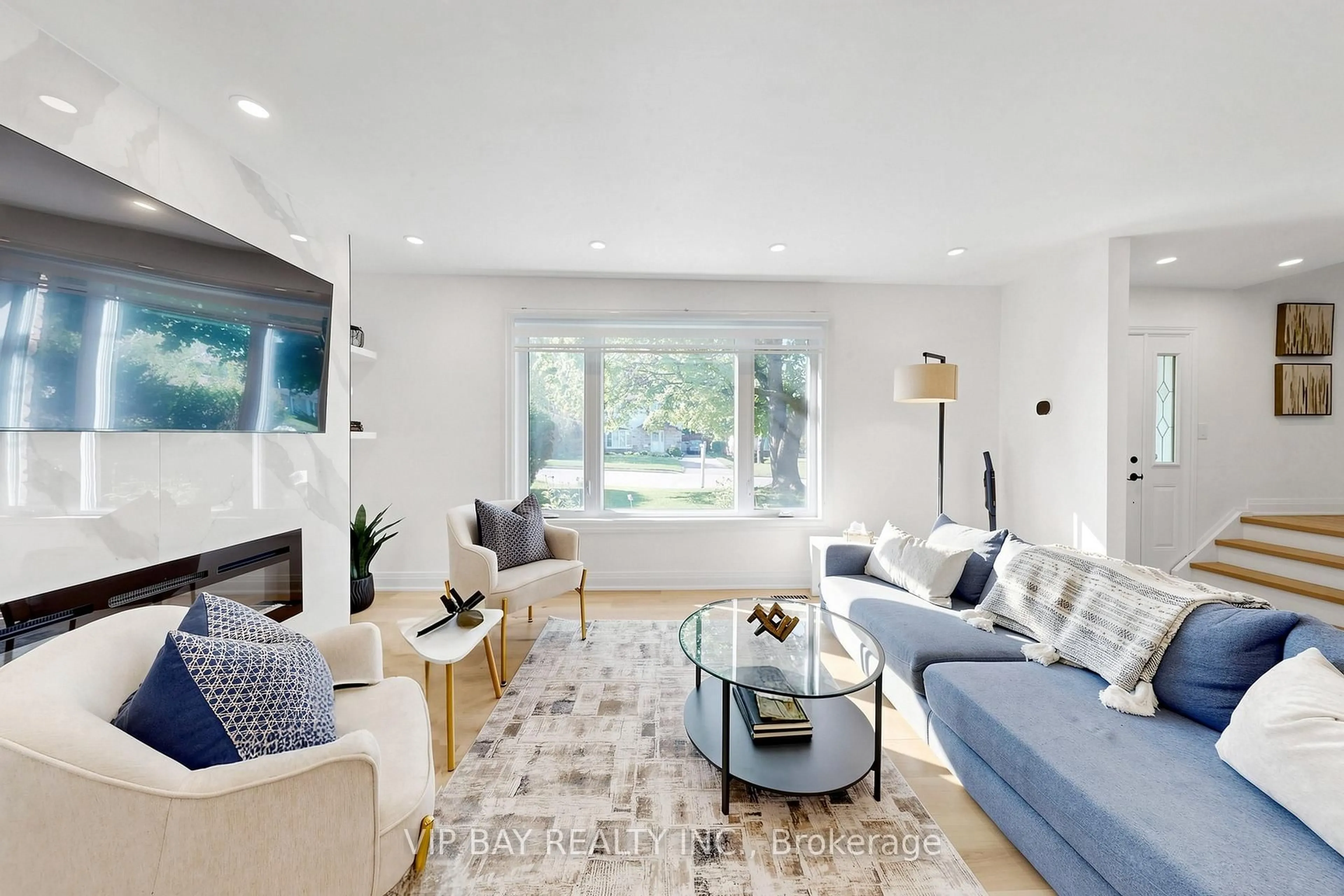 Living room with furniture, unknown for 755 Botany Hill Cres, Newmarket Ontario L3Y 3A7