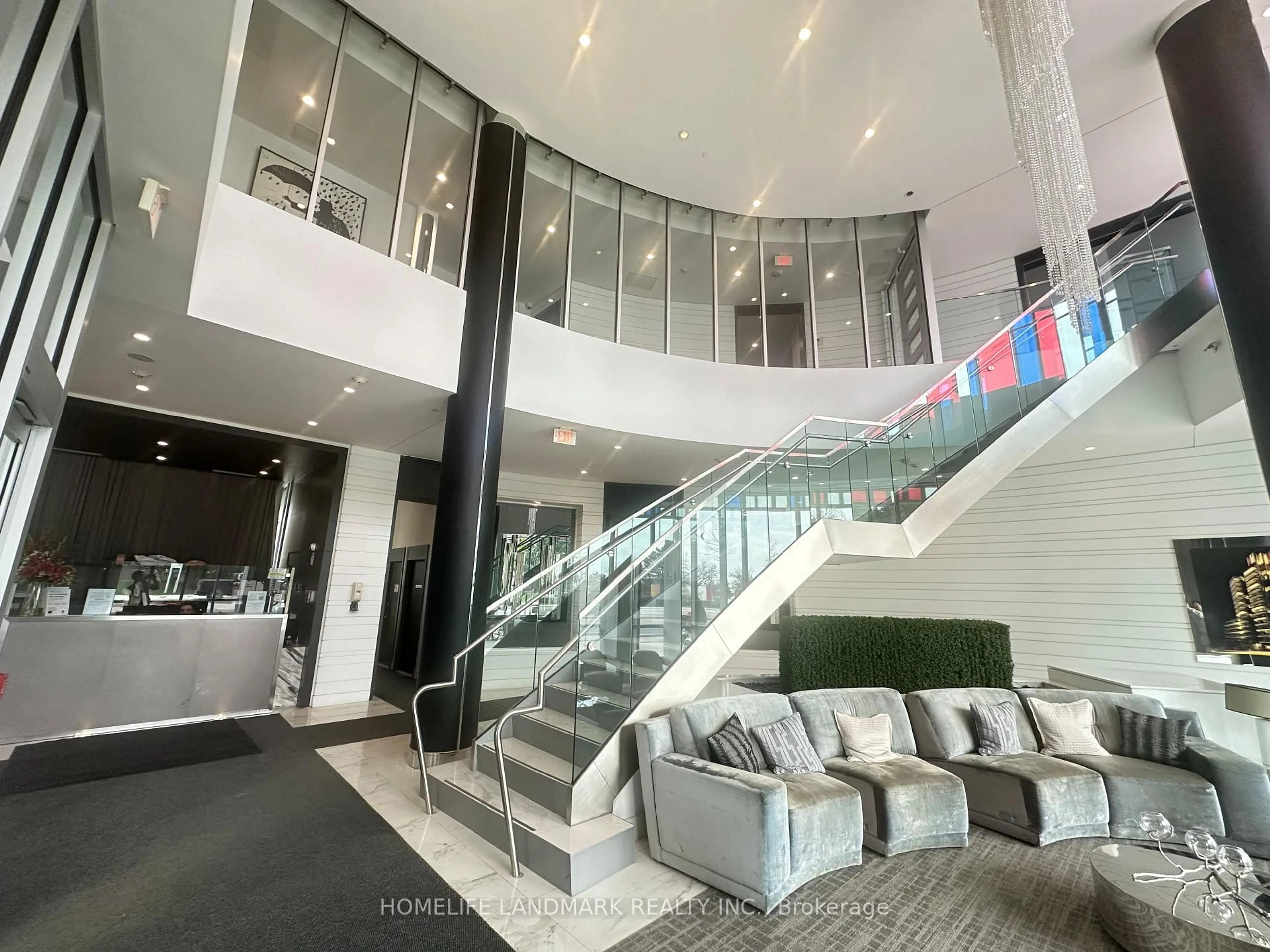 Indoor foyer for 9471 Yonge St #745, Richmond Hill Ontario L4C 1V4