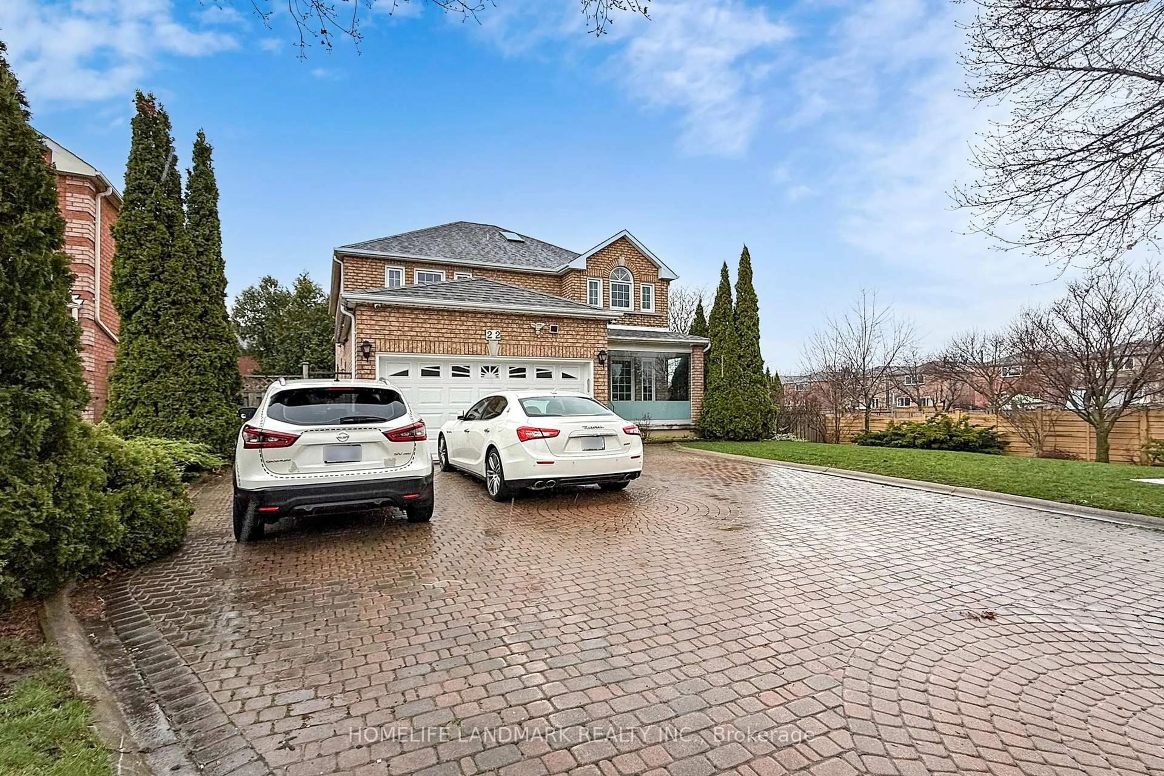 A pic from outside/outdoor area/front of a property/back of a property/a pic from drone, street for 22 Lynda Mcneil Pl, Markham Ontario L3S 3E4