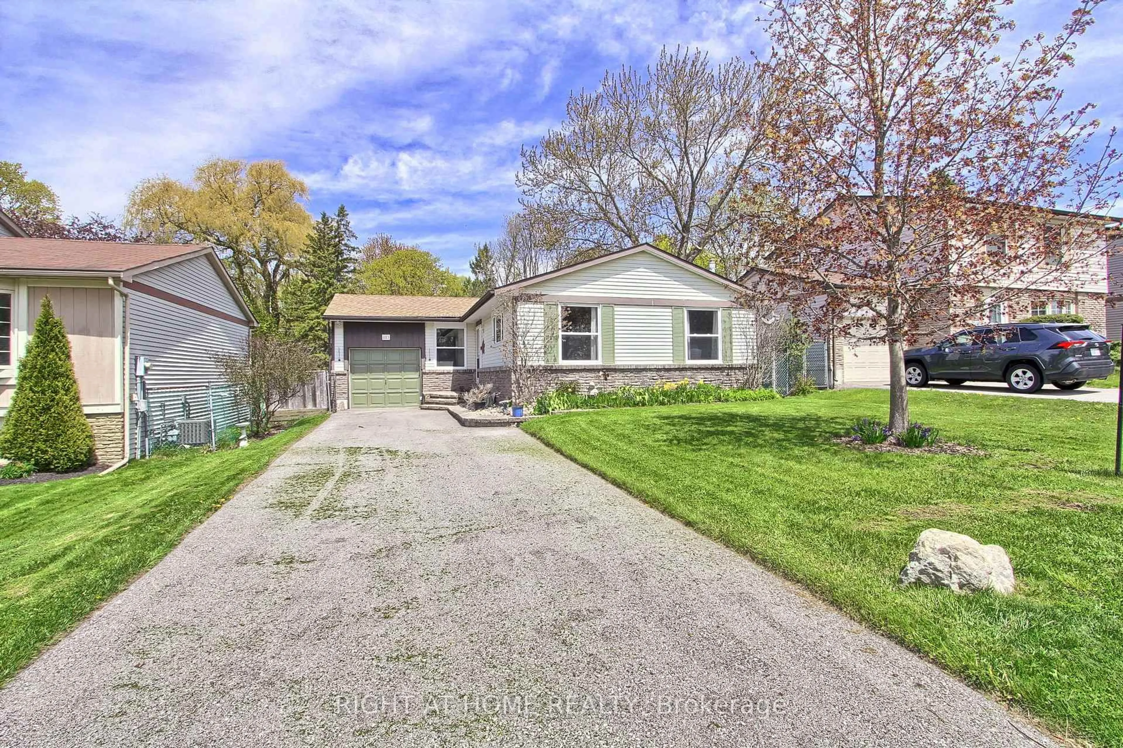 Unknown for 853 Magnolia Ave, Newmarket Ontario L3Y 5H5