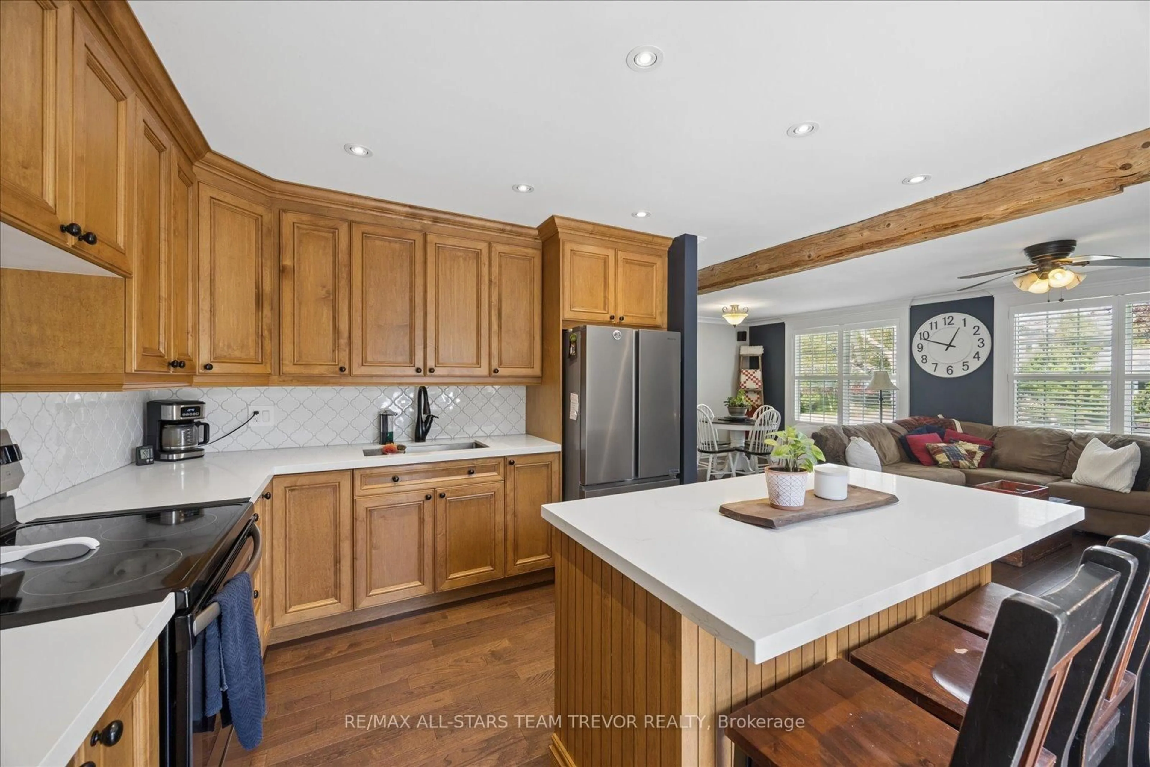 Open concept kitchen, ceramic/tile floor for 43 Main St, Georgina Ontario L0E 1N0