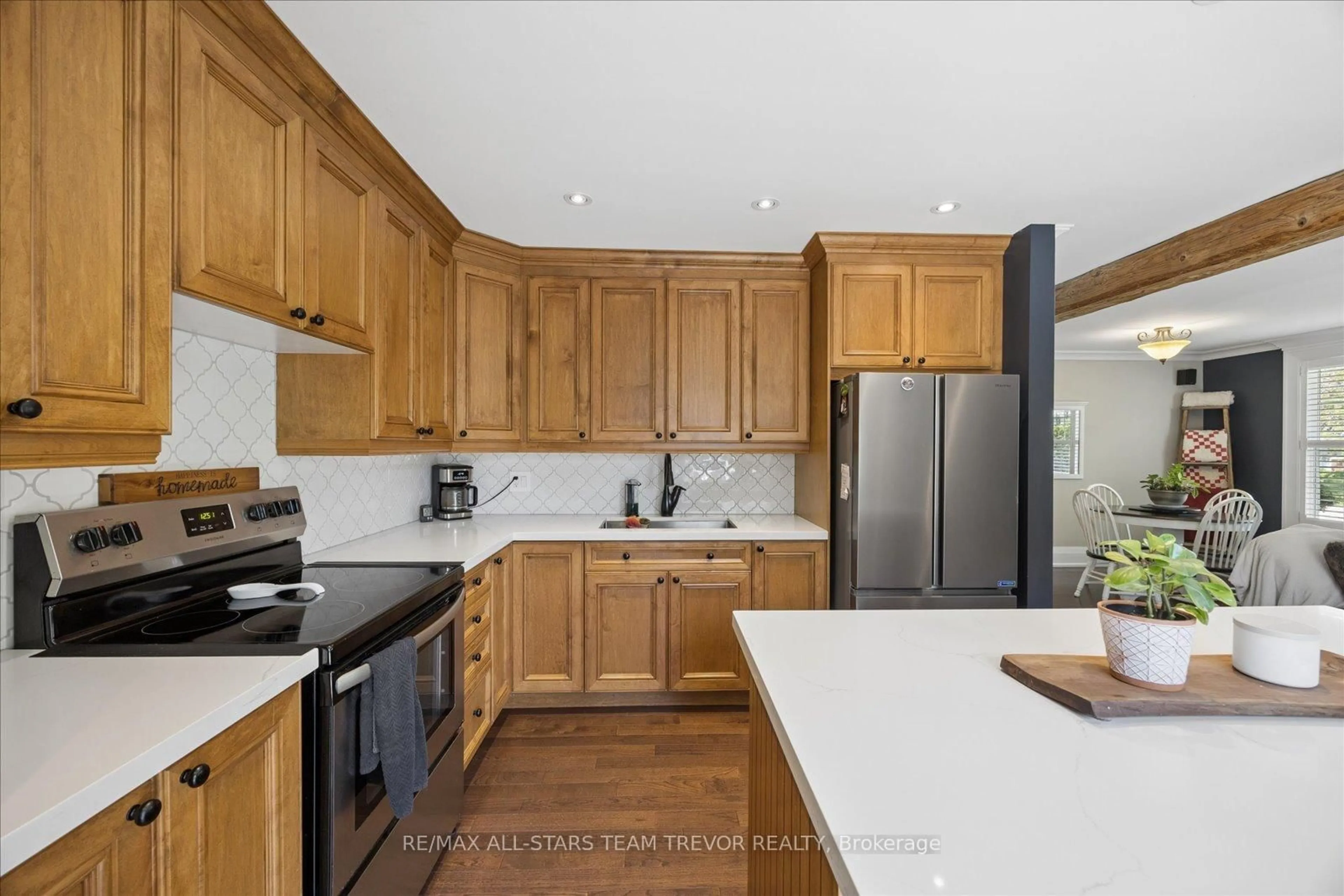 Unknown for 43 Main St, Georgina Ontario L0E 1N0