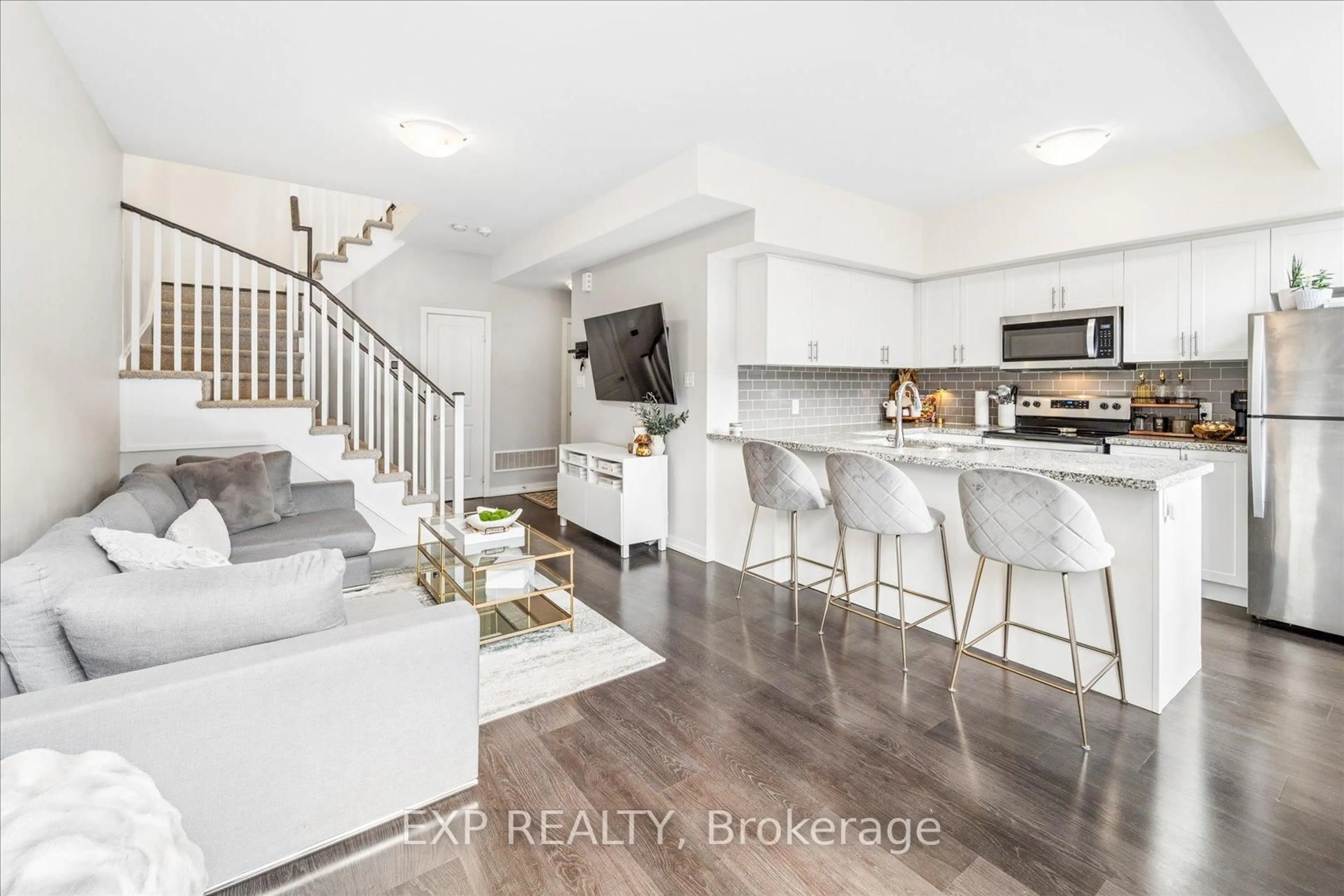 Open concept kitchen, unknown for 15 Whitaker Way #322, Whitchurch-Stouffville Ontario L4A 0W5