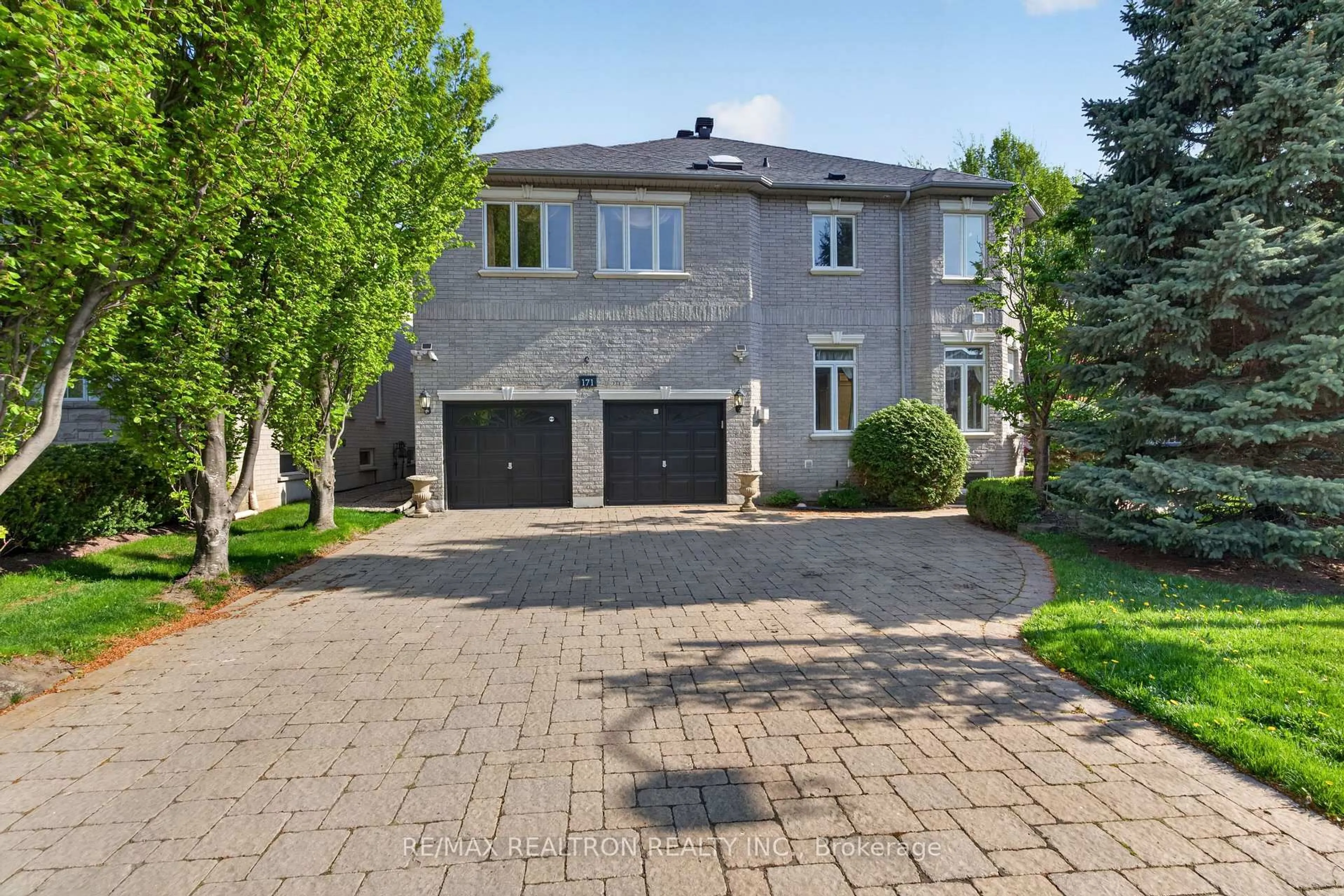 A pic from outside/outdoor area/front of a property/back of a property/a pic from drone, street for 171 Lawrie Rd, Vaughan Ontario L4J 8N6