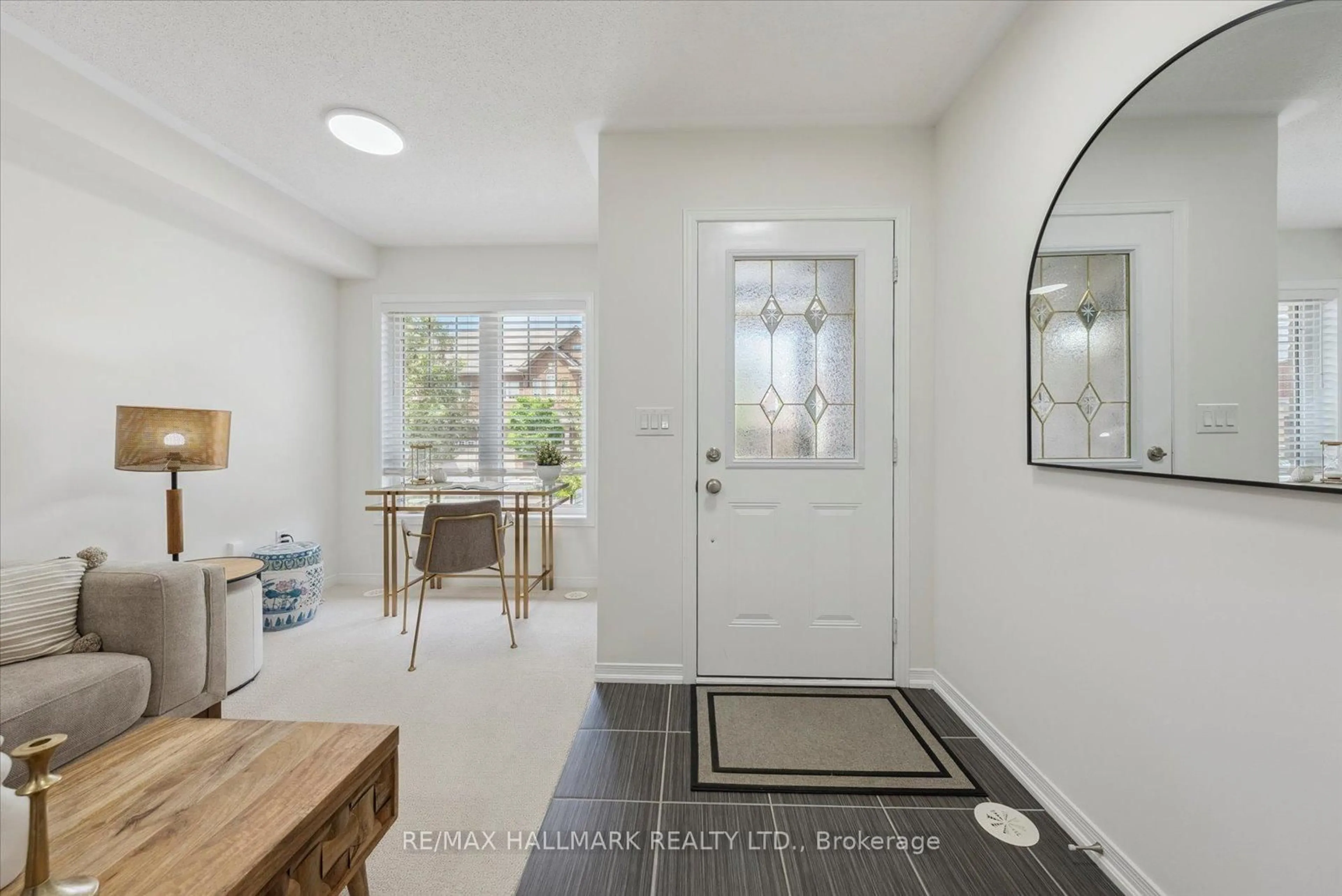 Indoor entryway for 17 Valliere Dr, Markham Ontario L6C 0M7