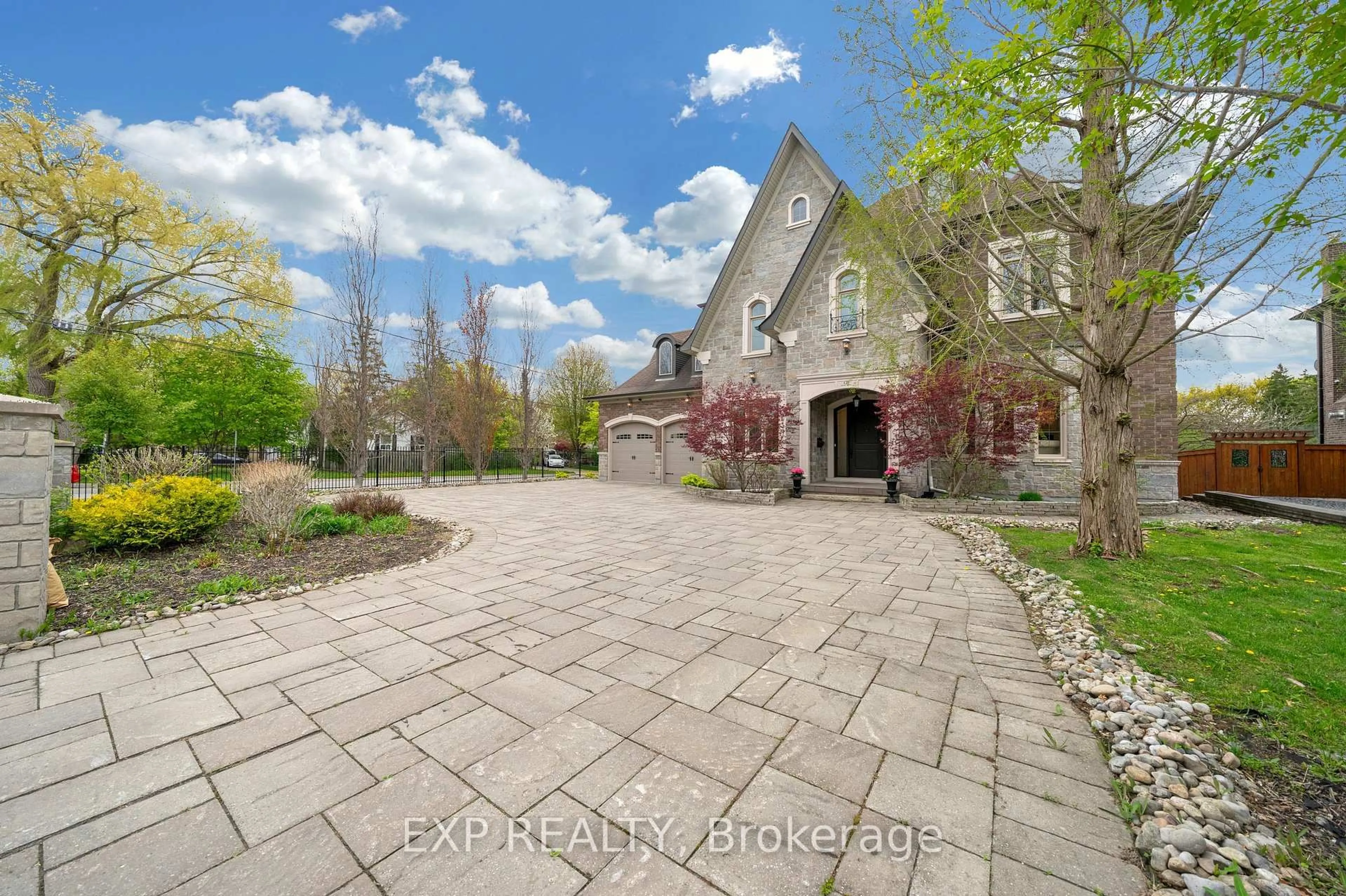 Unknown for 127 May Ave, Richmond Hill Ontario L4C 3S8