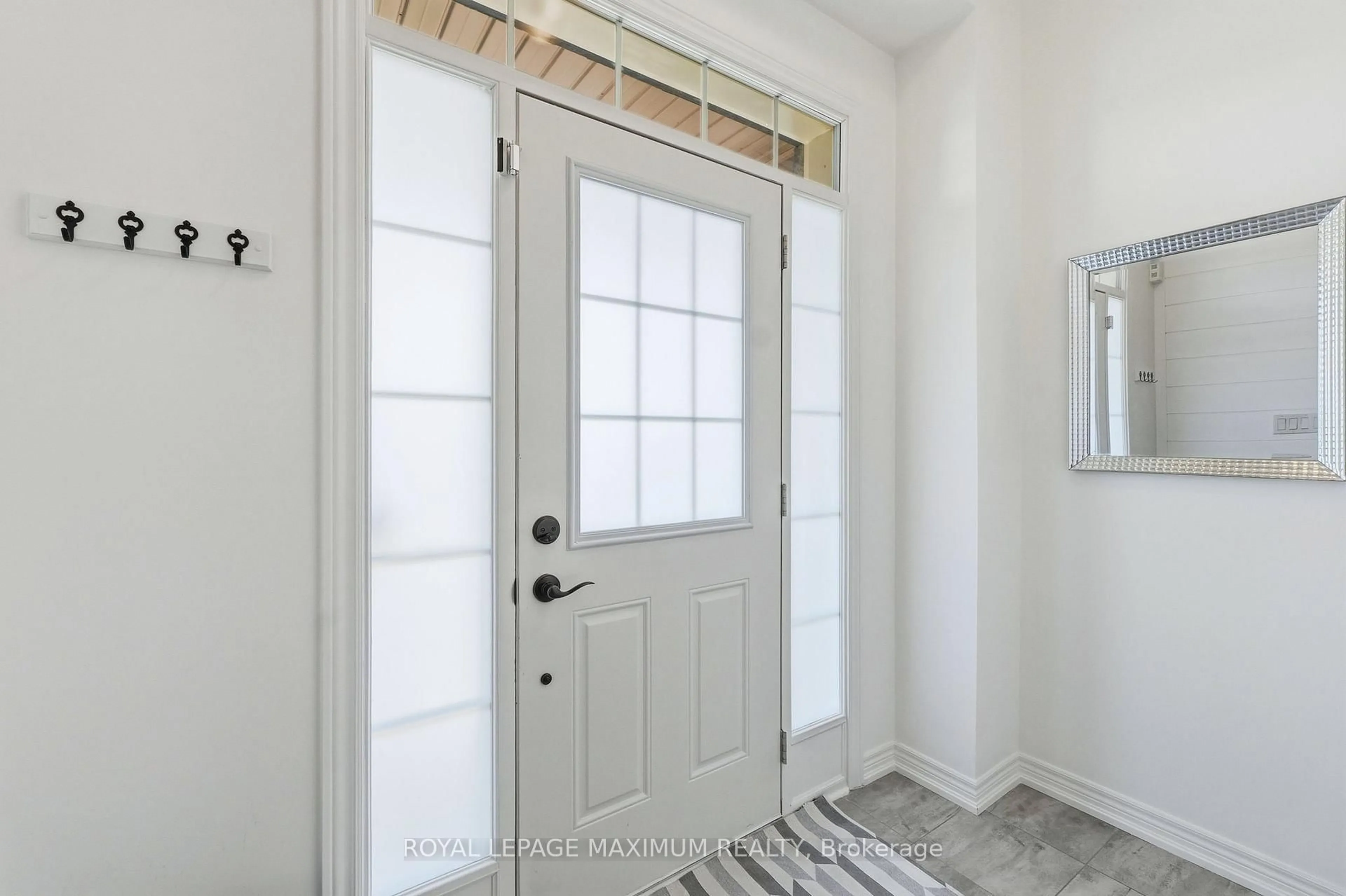 Indoor entryway for 48 Cupples Farm Lane, East Gwillimbury Ontario L0G 1M0