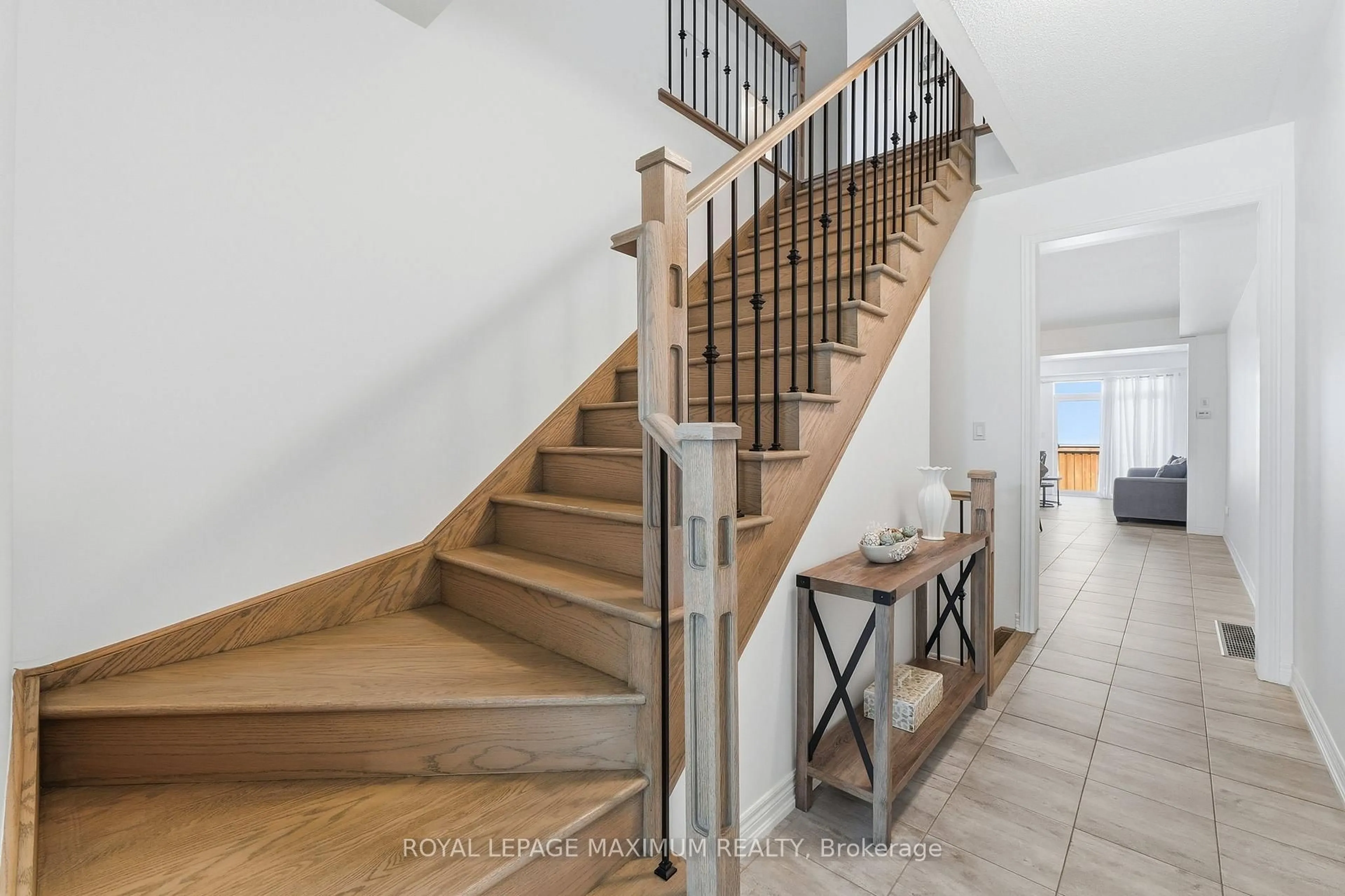 Stairs for 48 Cupples Farm Lane, East Gwillimbury Ontario L0G 1M0