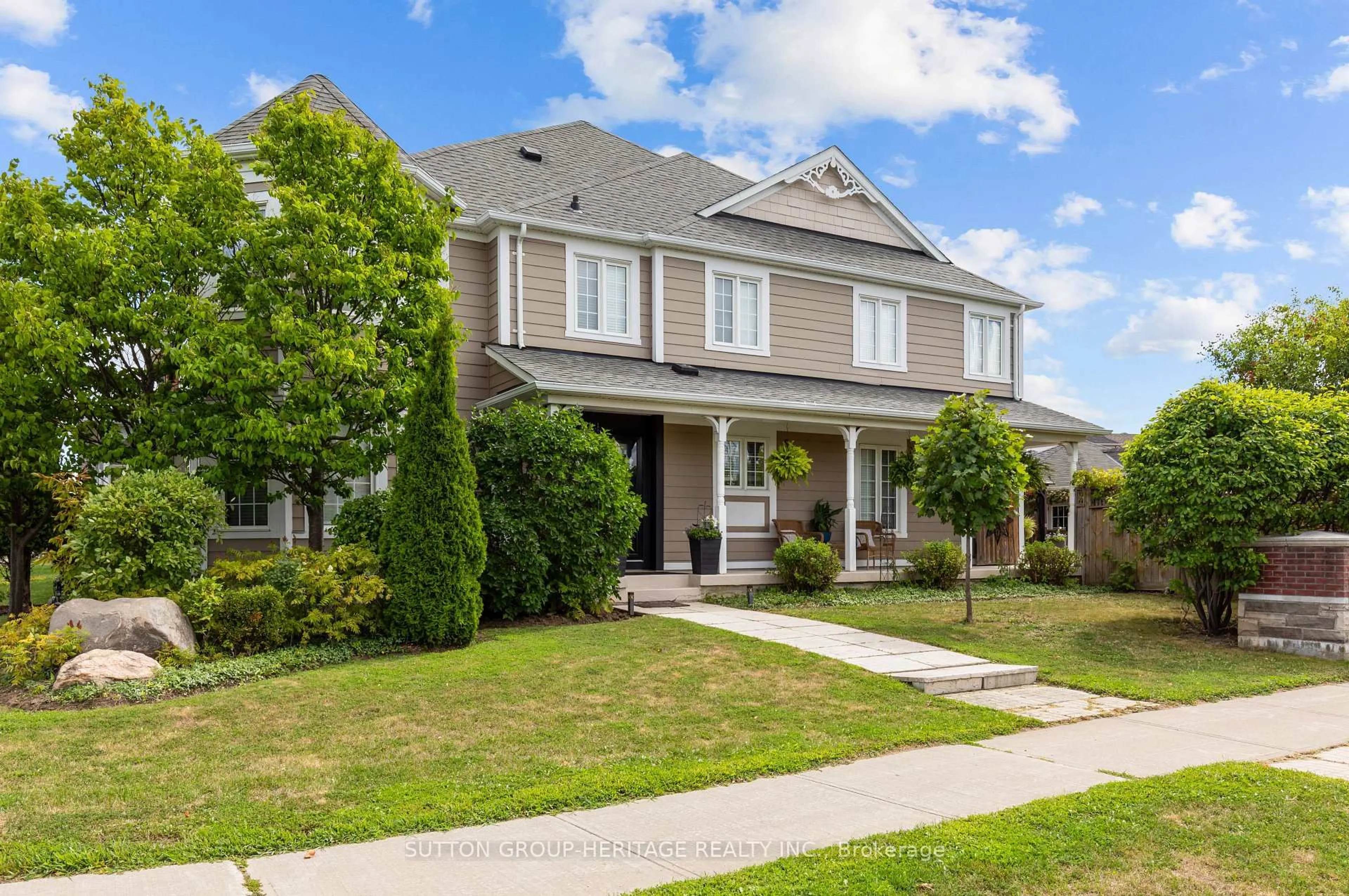 Home with vinyl exterior material, street for 104 Gas Lamp Lane, Markham Ontario L6B 0H8