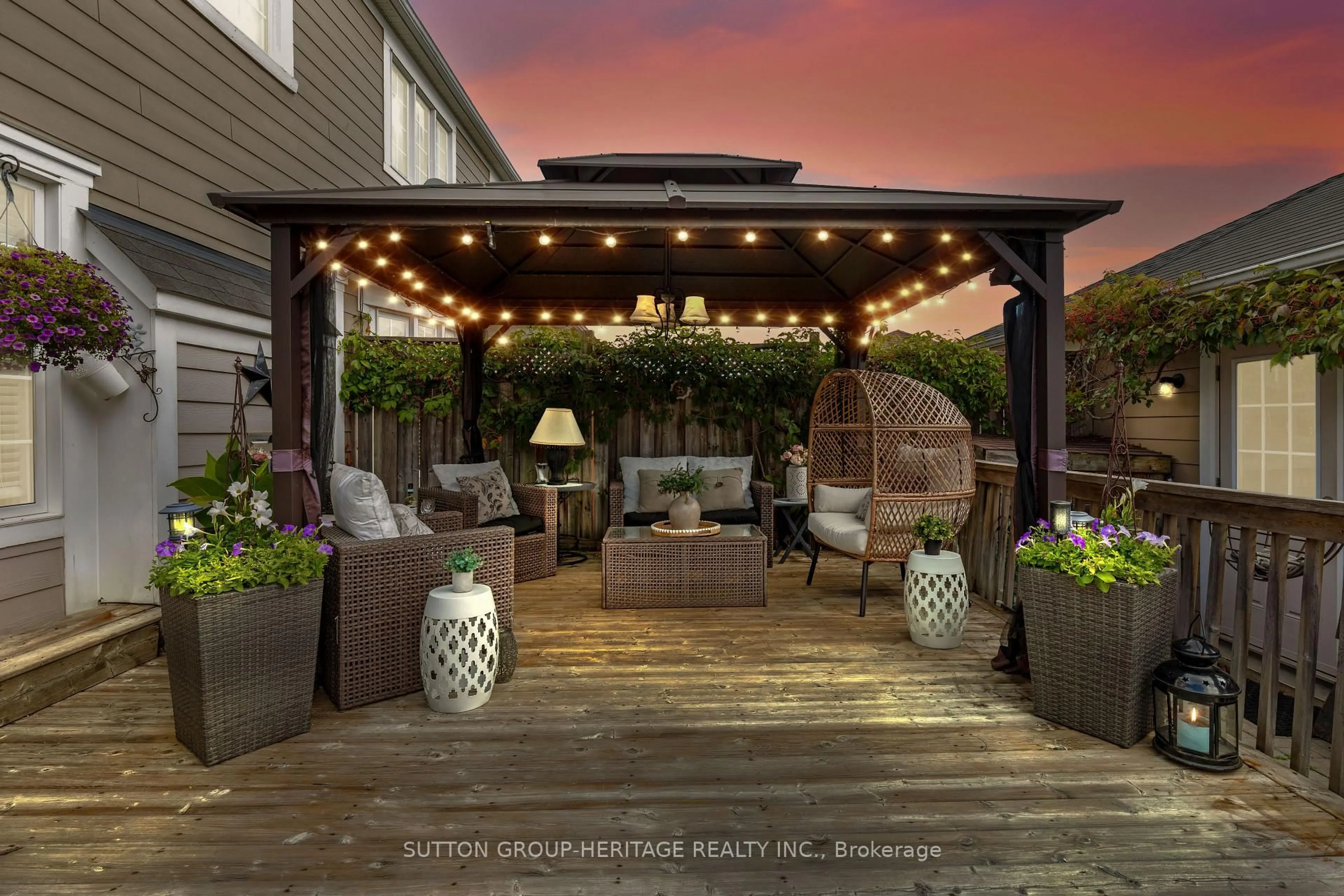 Patio, street for 104 Gas Lamp Lane, Markham Ontario L6B 0H8