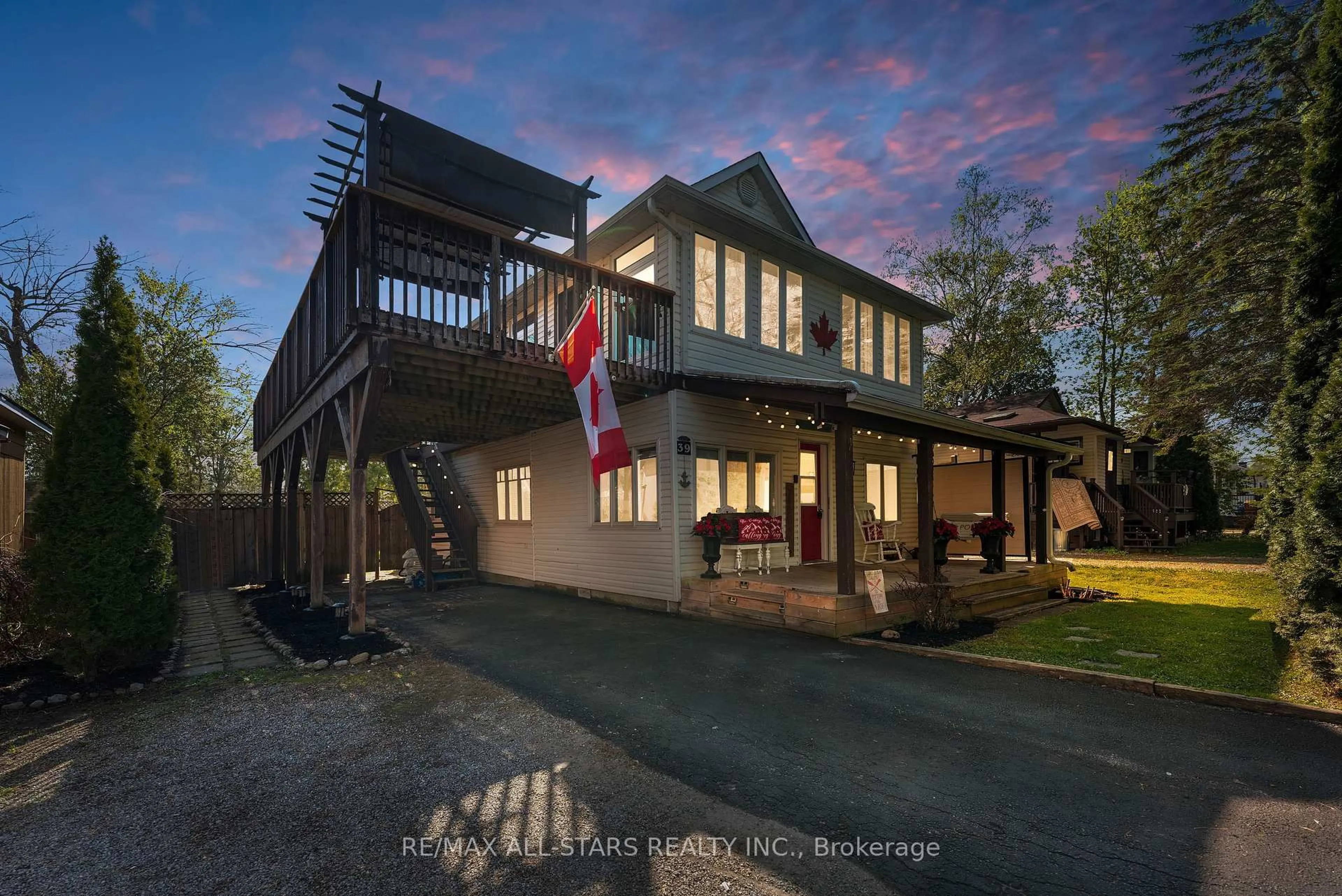 A pic from outside/outdoor area/front of a property/back of a property/a pic from drone, building for 39 Franklin Beach Rd, Georgina Ontario L0E 1L0