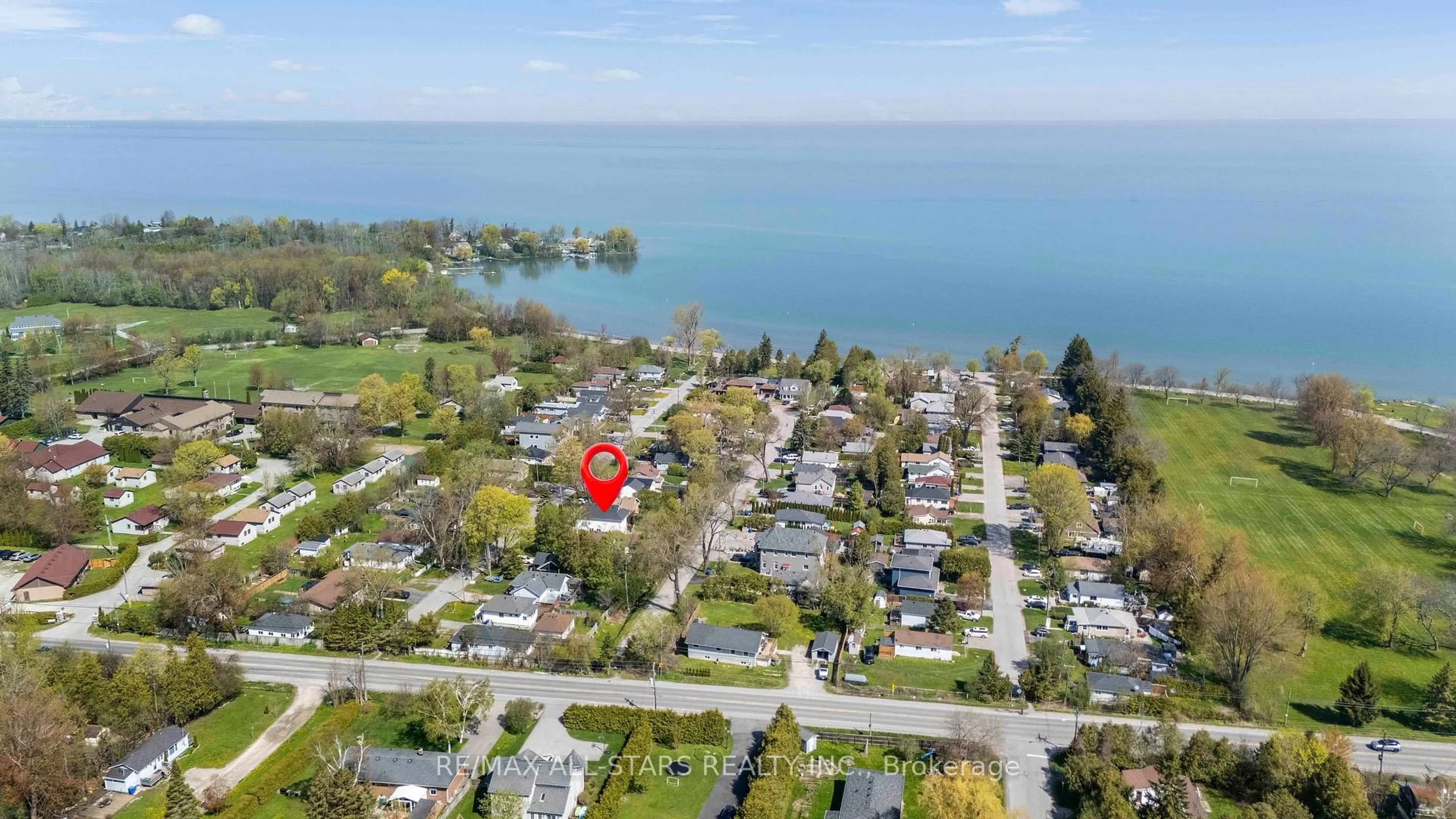 A pic from outside/outdoor area/front of a property/back of a property/a pic from drone, water/lake/river/ocean view for 39 Franklin Beach Rd, Georgina Ontario L0E 1L0