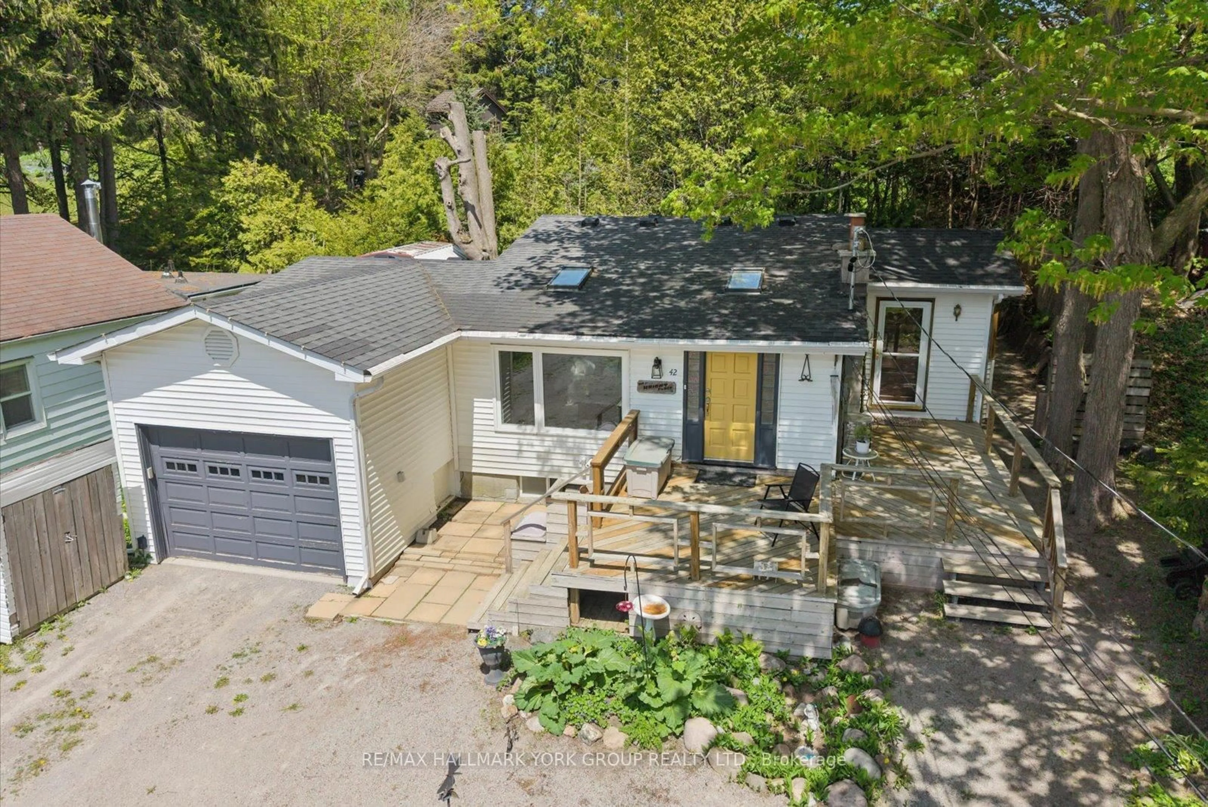 A pic from outside/outdoor area/front of a property/back of a property/a pic from drone, street for 42 Connor Dr, Whitchurch-Stouffville Ontario L4A 7X3