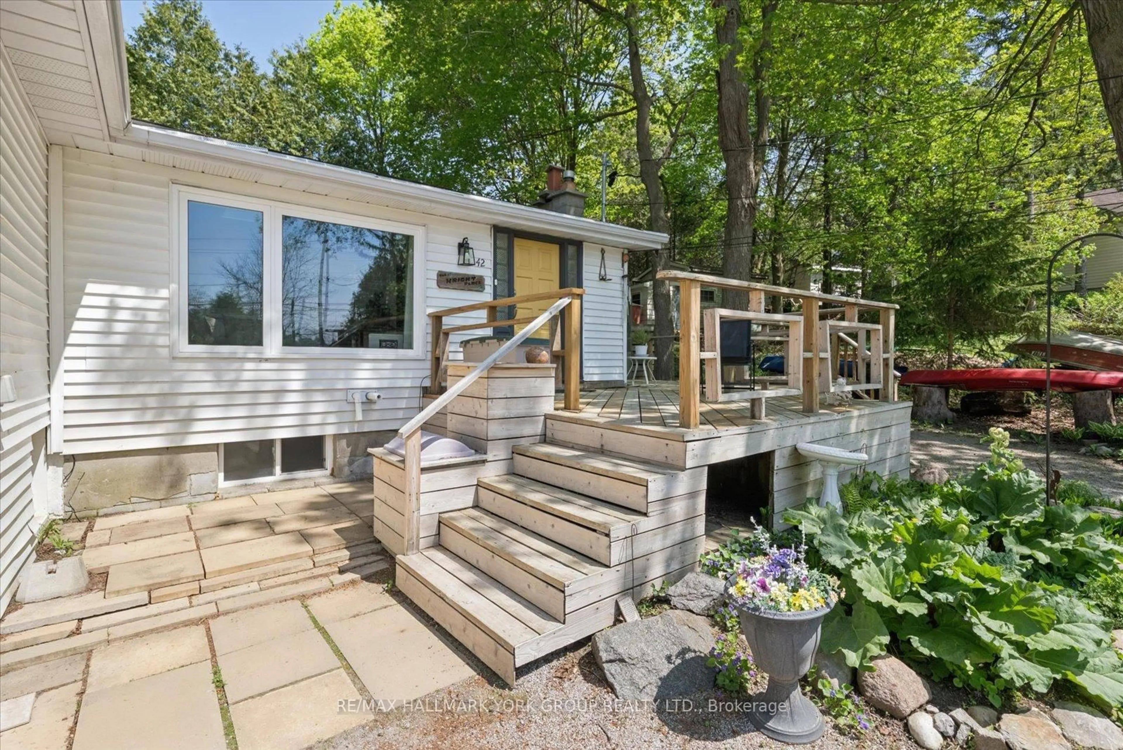 Home with vinyl exterior material, unknown for 42 Connor Dr, Whitchurch-Stouffville Ontario L4A 7X3