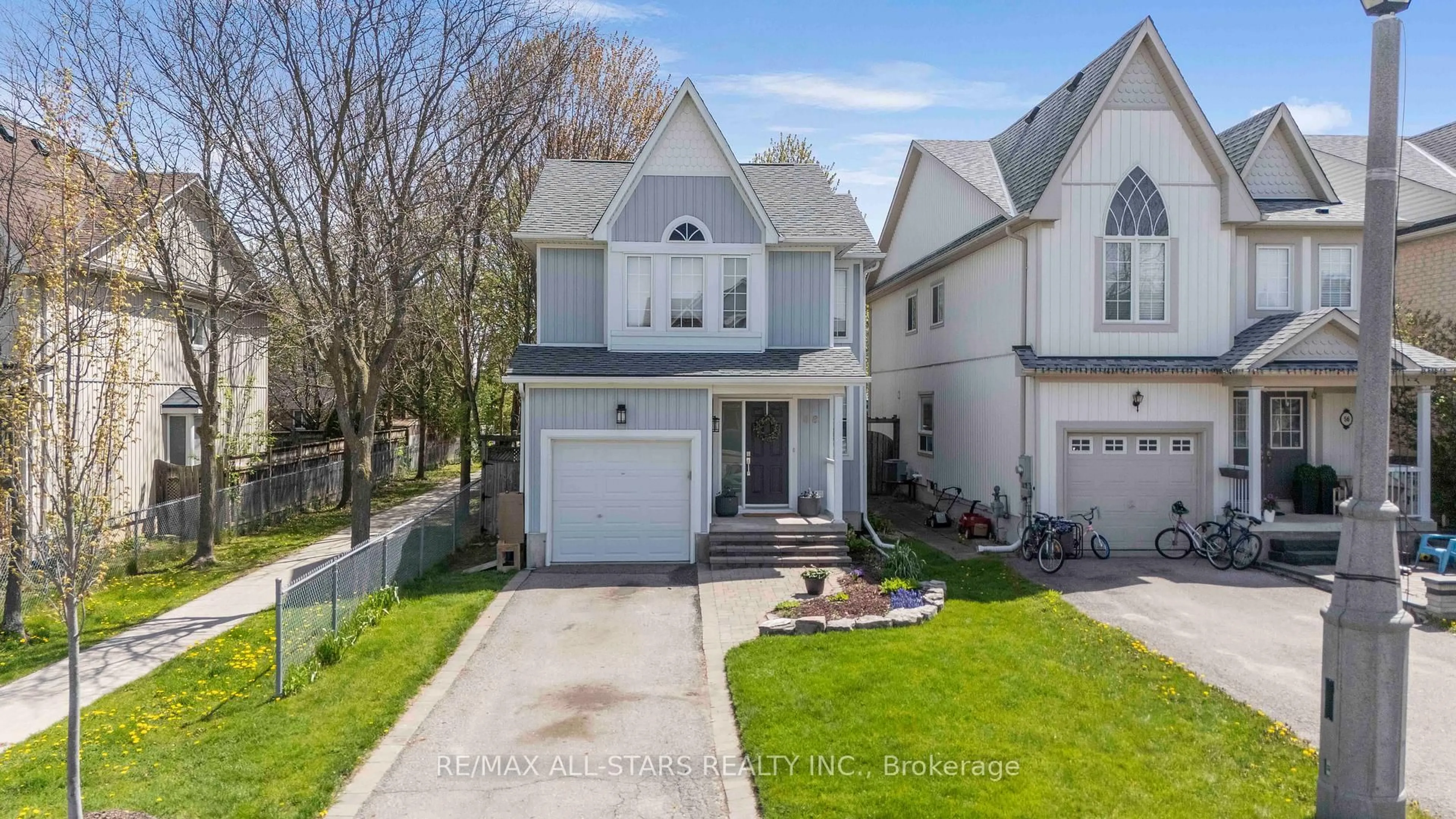 Home with vinyl exterior material, street for 58 Margaret Graham Cres, East Gwillimbury Ontario L0G 1M0
