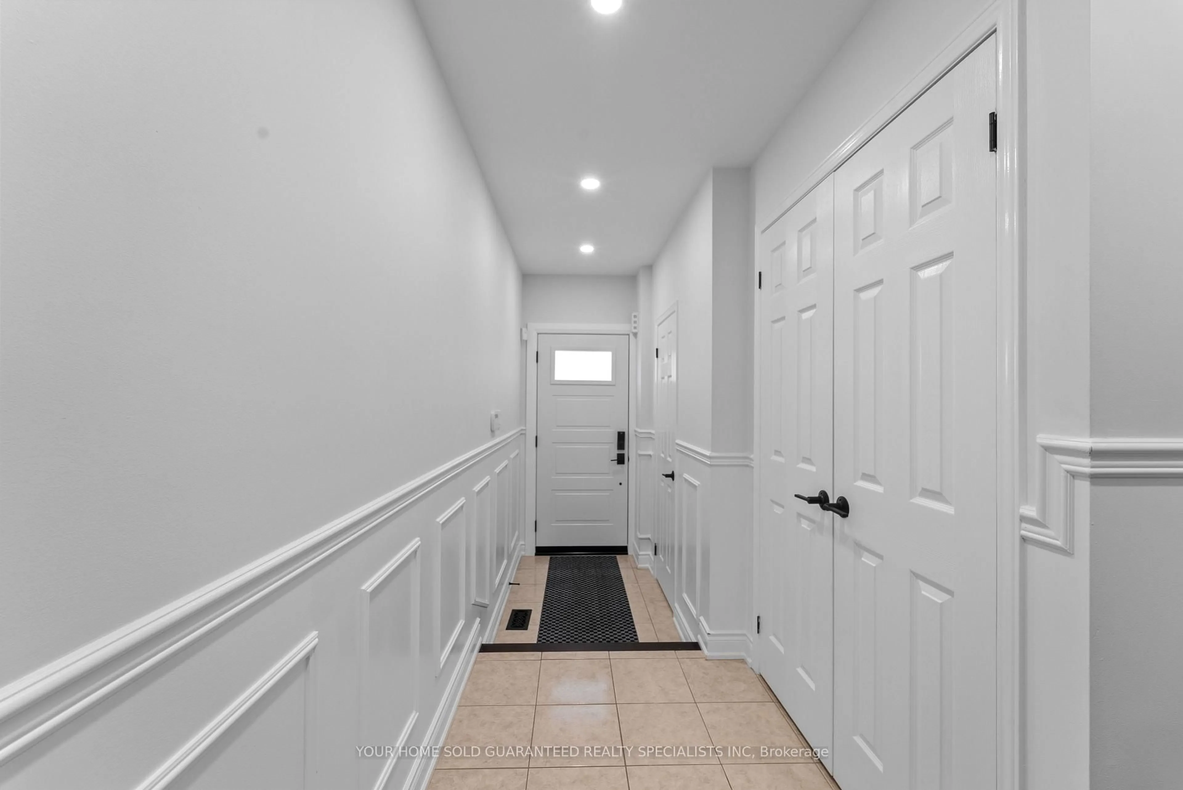 Indoor entryway for 104 Northway Ave, Whitchurch-Stouffville Ontario L4A 0T7