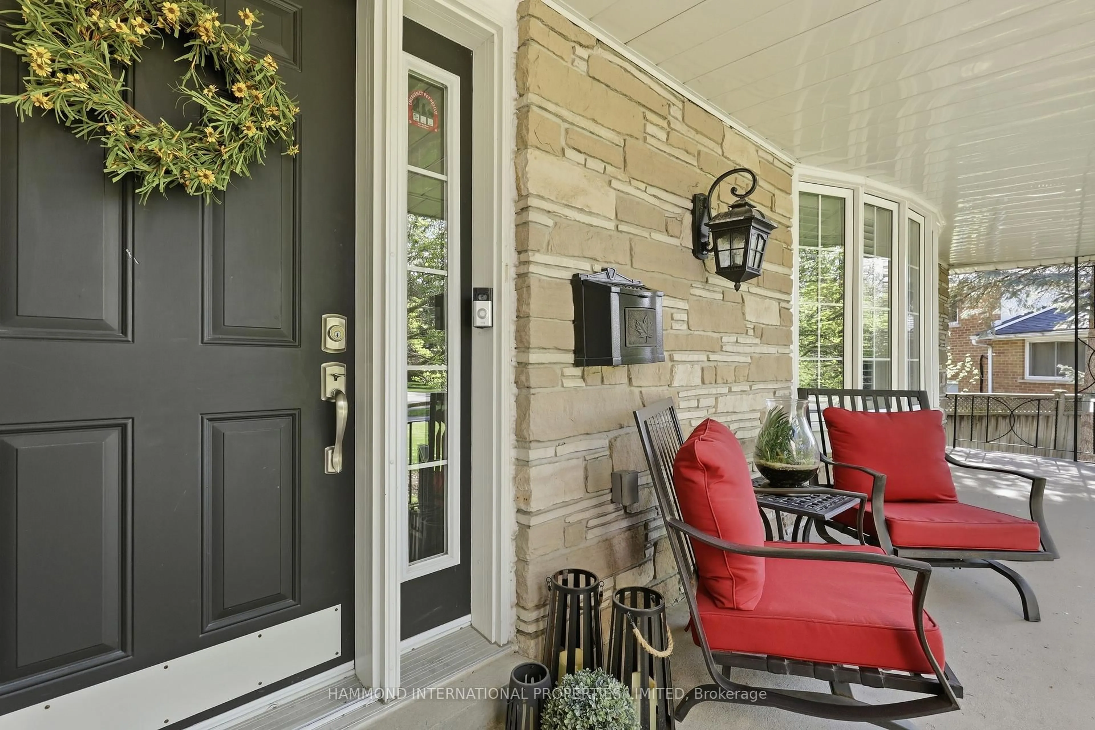 Indoor entryway for 20 Orsi Crt, Markham Ontario L3T 2K1
