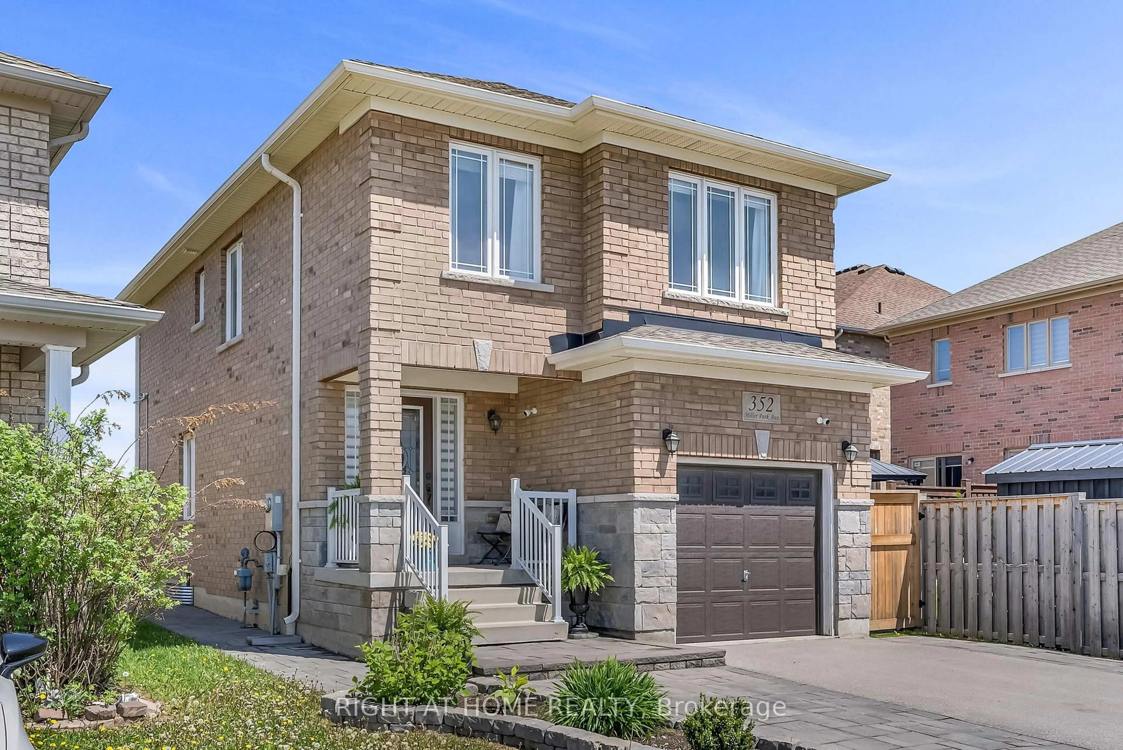 Home with brick exterior material, street for 352 Miller Park Ave, Bradford West Gwillimbury Ontario L3Z 4H5