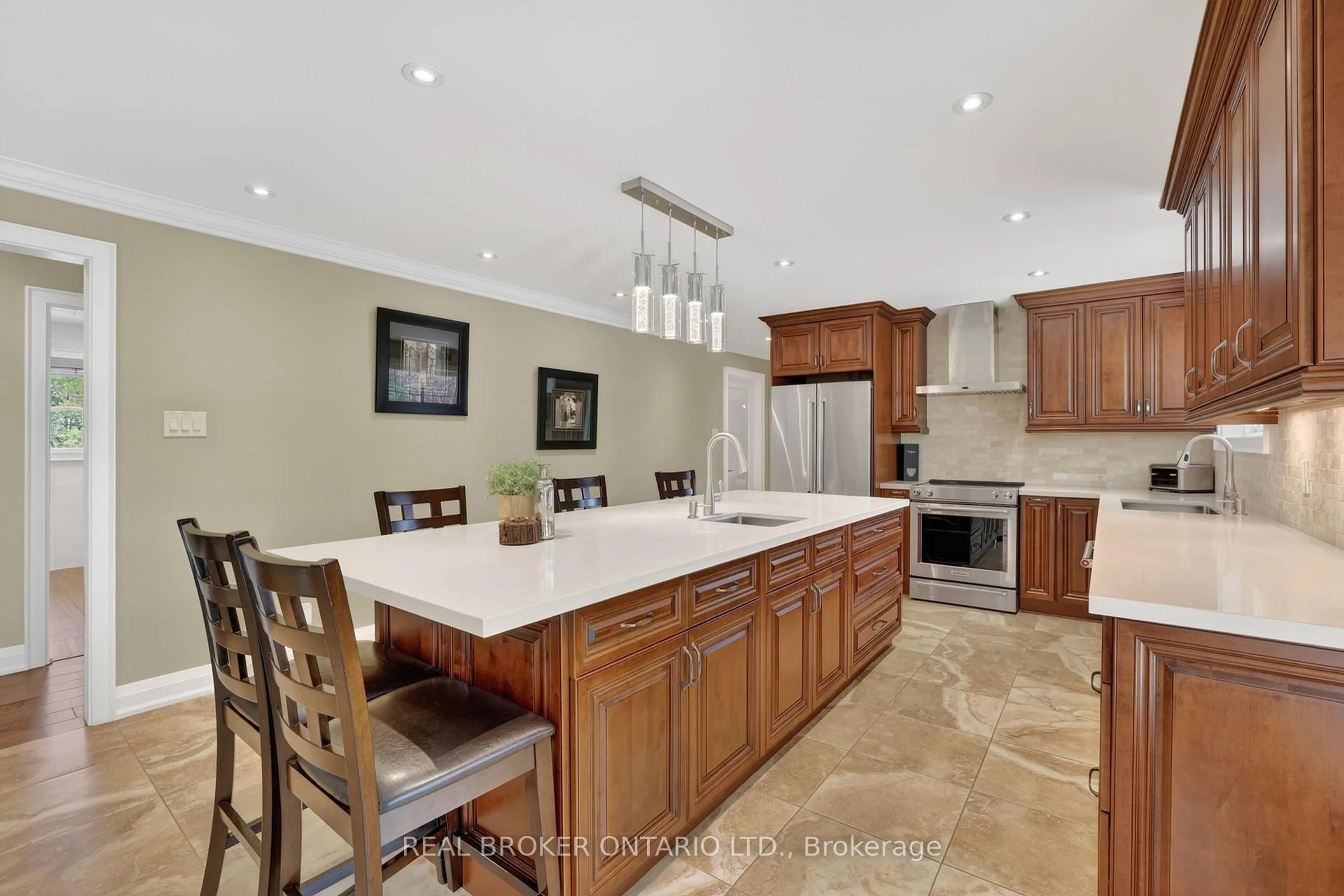Open concept kitchen, ceramic/tile floor for 22213 Catering Rd, East Gwillimbury Ontario L0G 1R0