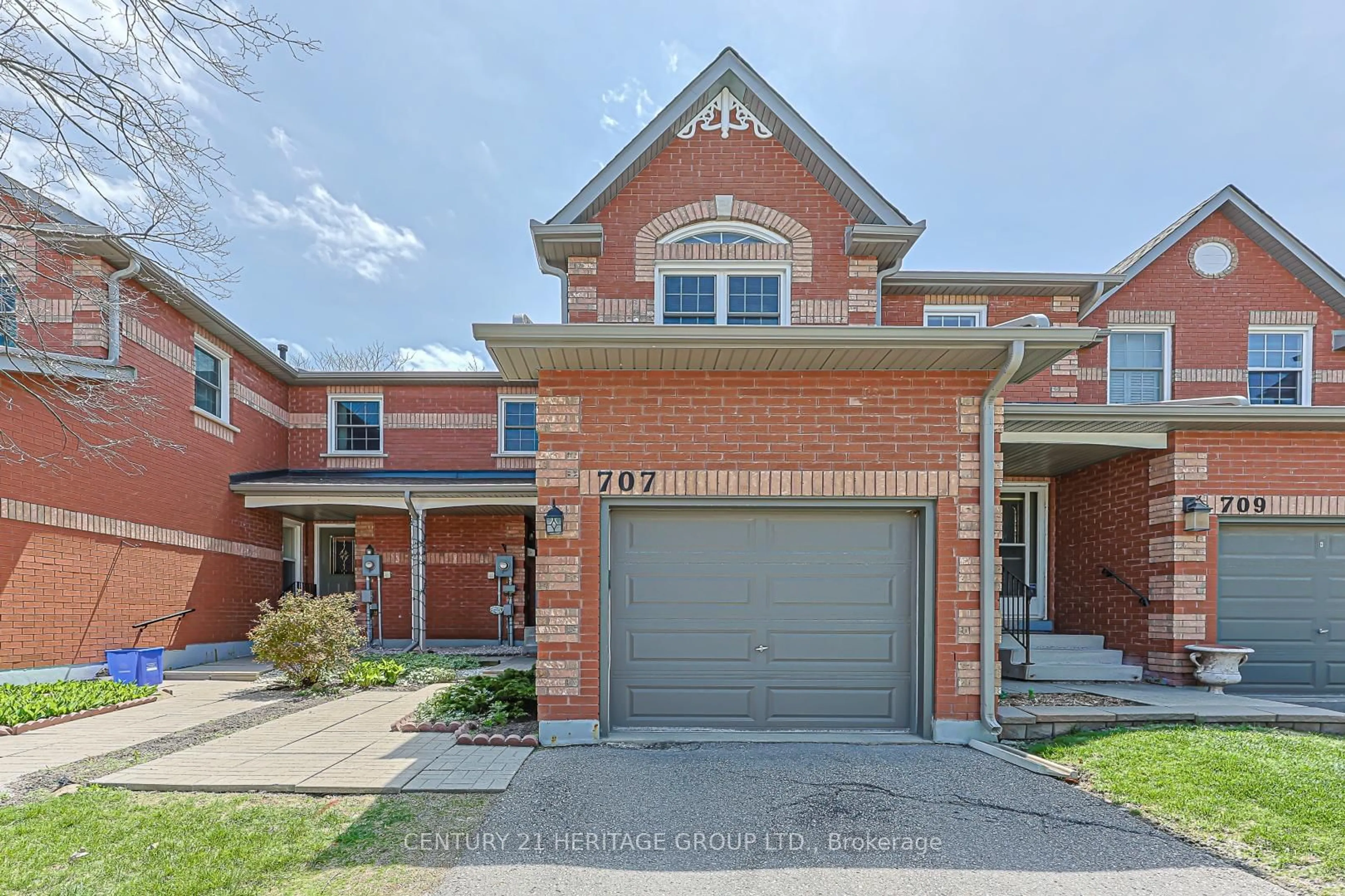 Home with brick exterior material, street for 707 Caradonna Cres, Newmarket Ontario L3X 1W5
