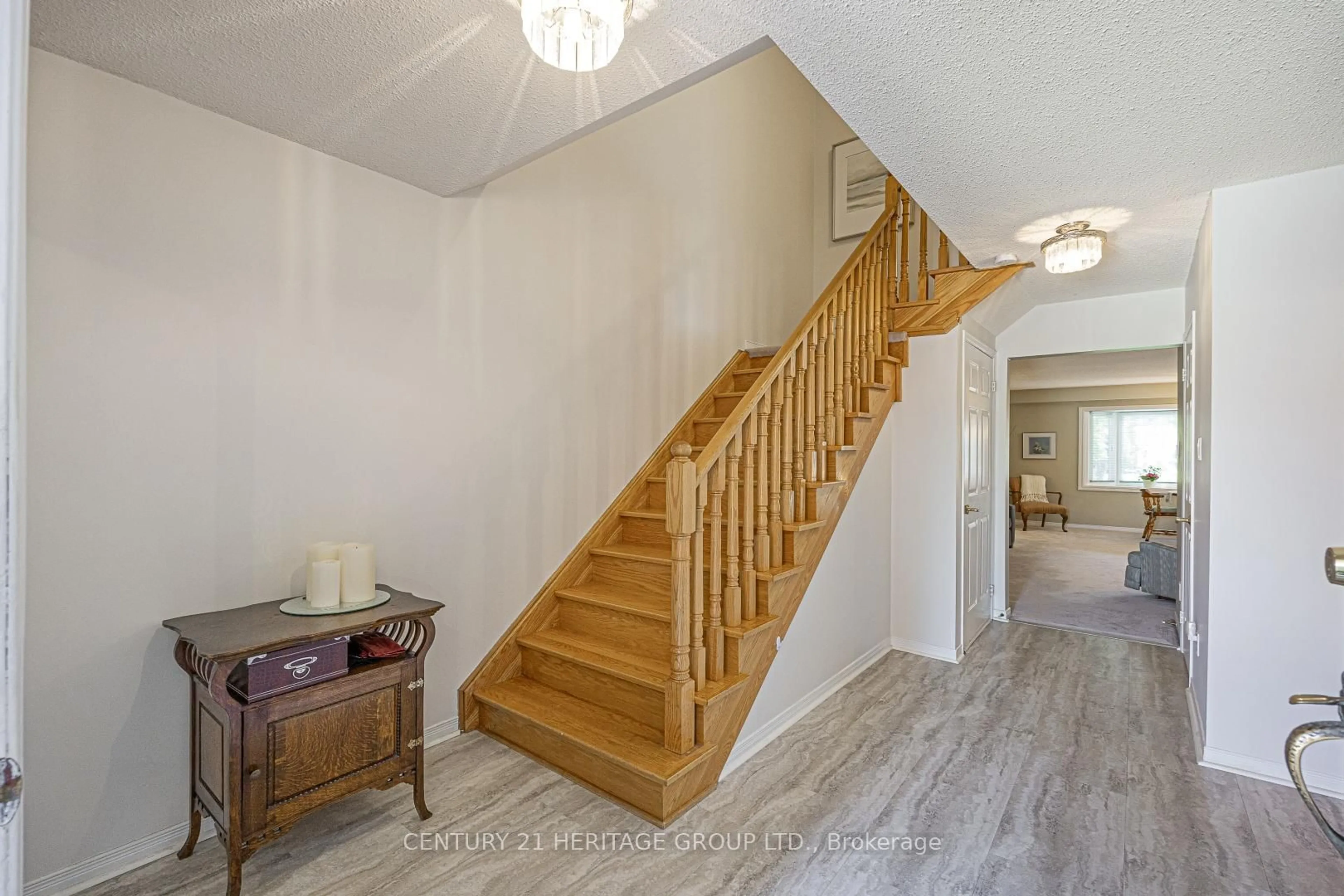 Unknown for 707 Caradonna Cres, Newmarket Ontario L3X 1W5