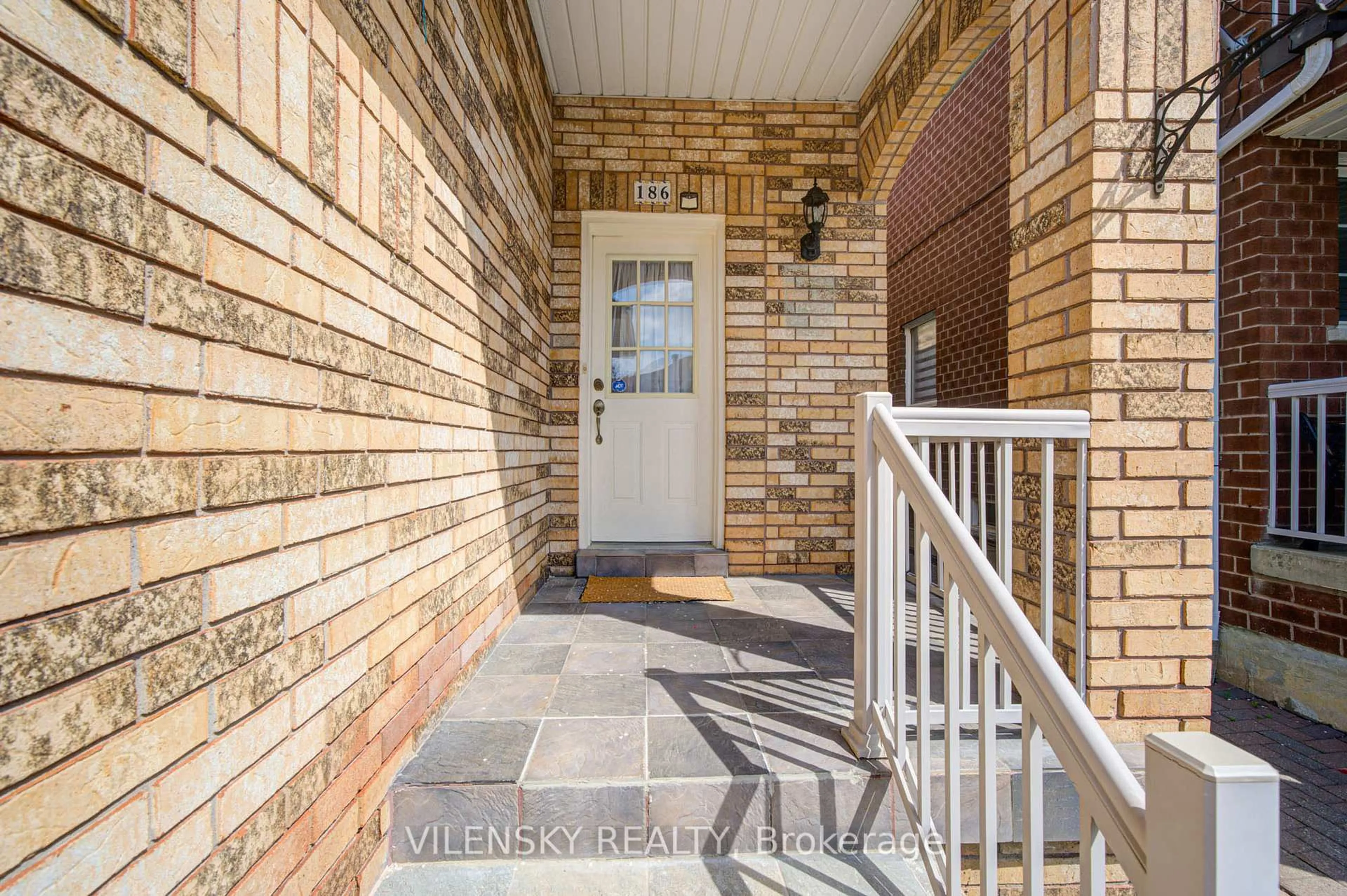 Indoor entryway for 186 Purcell Cres, Vaughan Ontario L6A 3C5