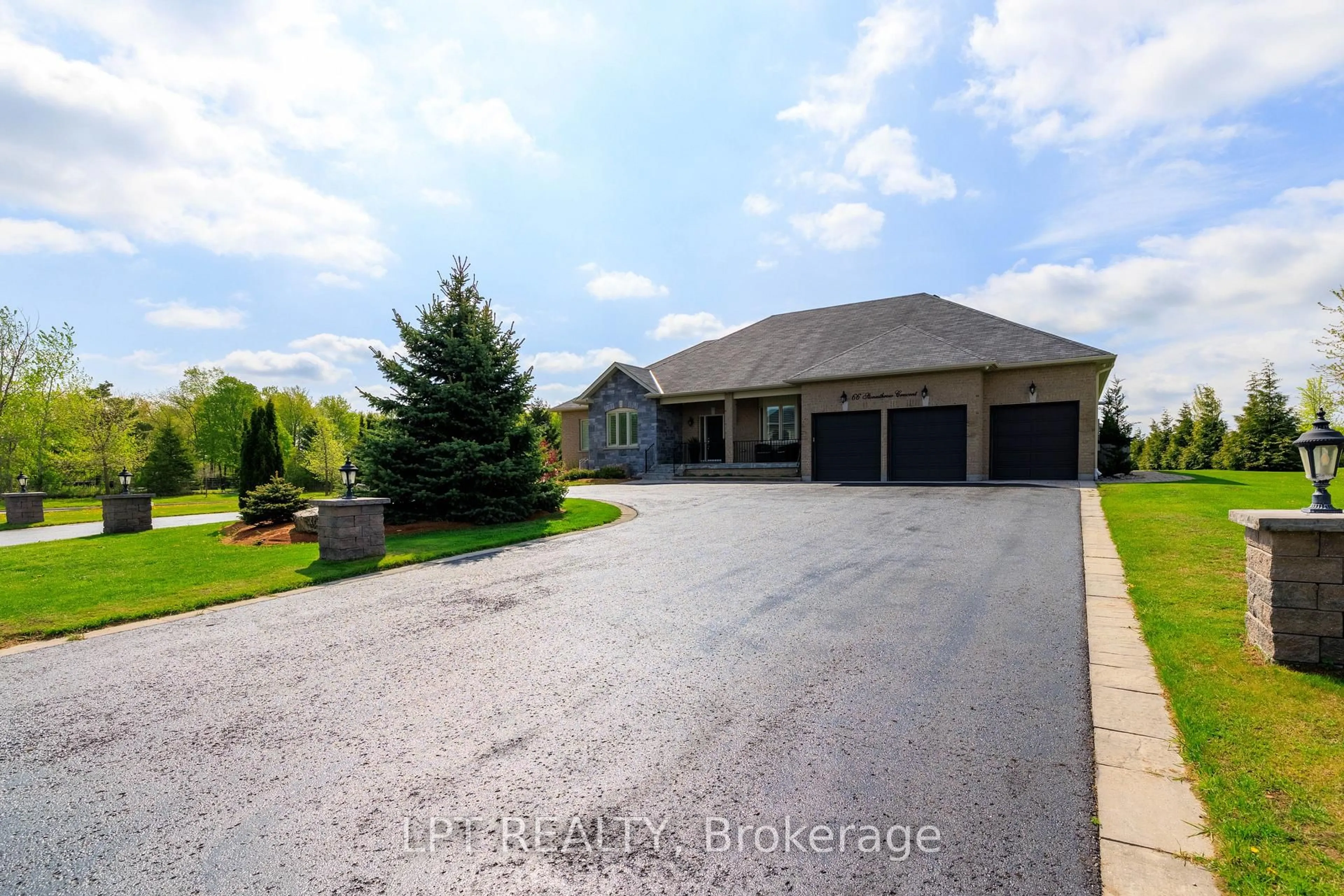 A pic from outside/outdoor area/front of a property/back of a property/a pic from drone, street for 66 Stonesthrow Cres, Uxbridge Ontario L0C 1A0