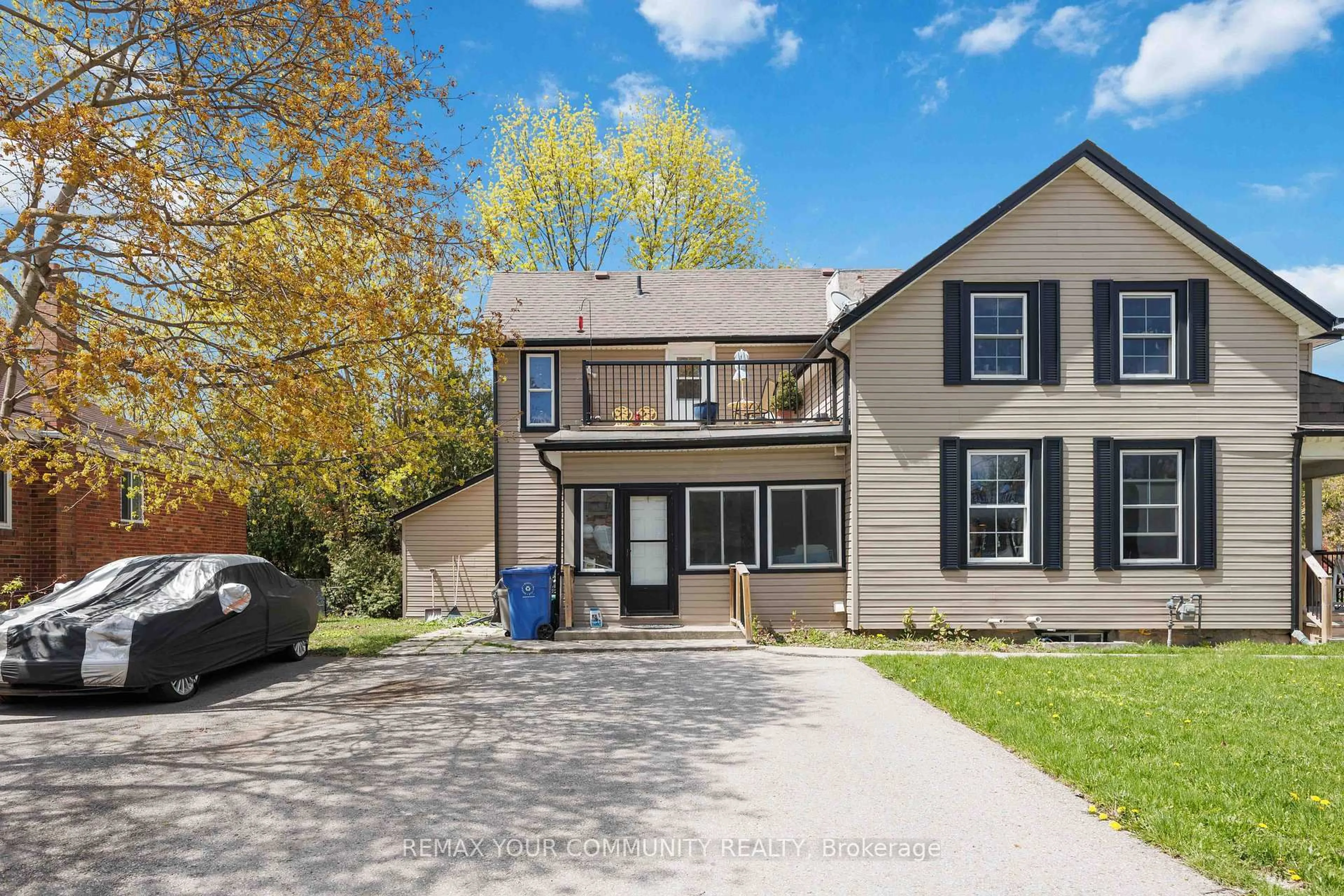 Home with vinyl exterior material, street for 6153 Main St, Whitchurch-Stouffville Ontario L4A 3R6