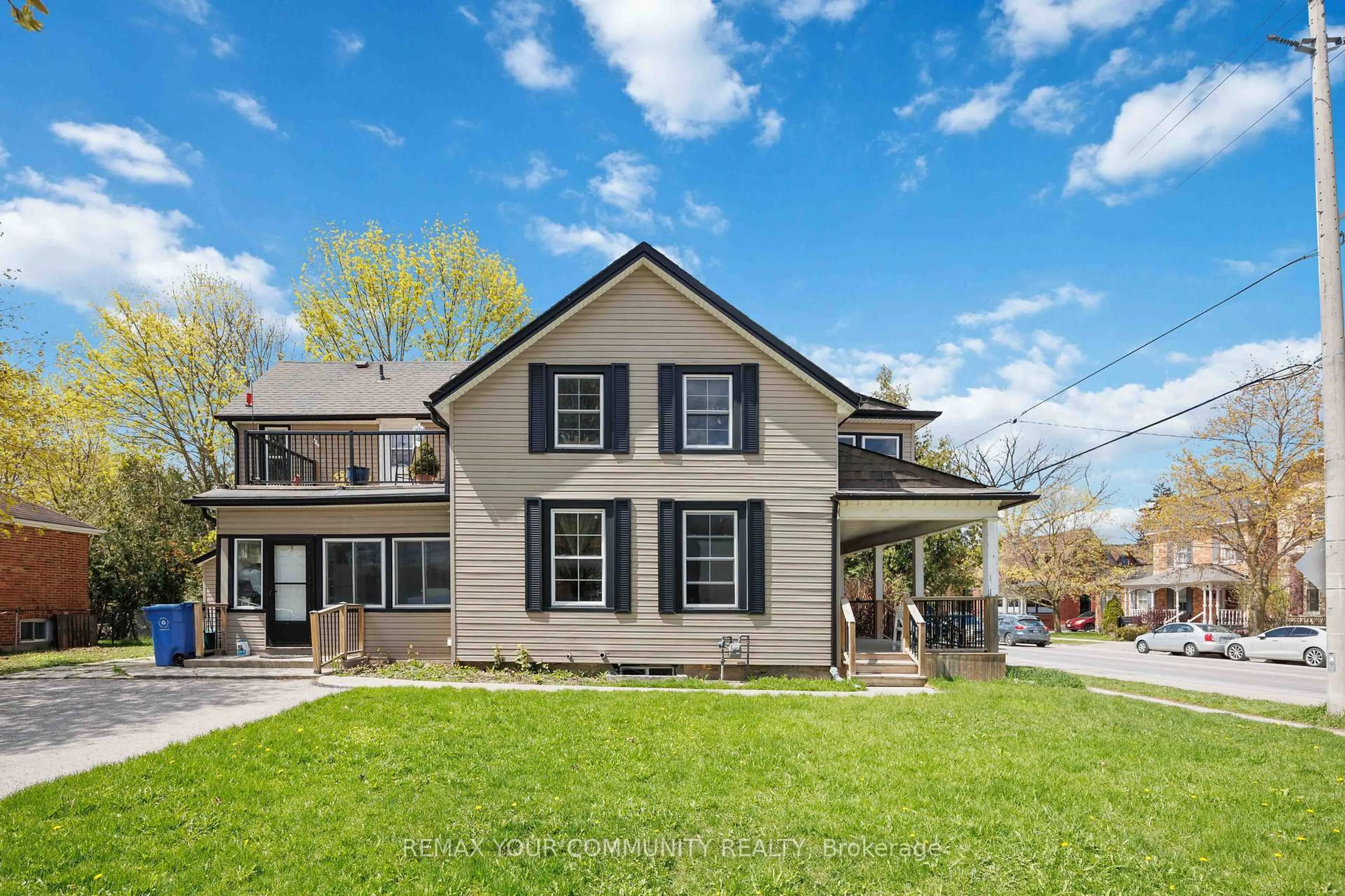Home with vinyl exterior material, street for 6153 Main St, Whitchurch-Stouffville Ontario L4A 3R6