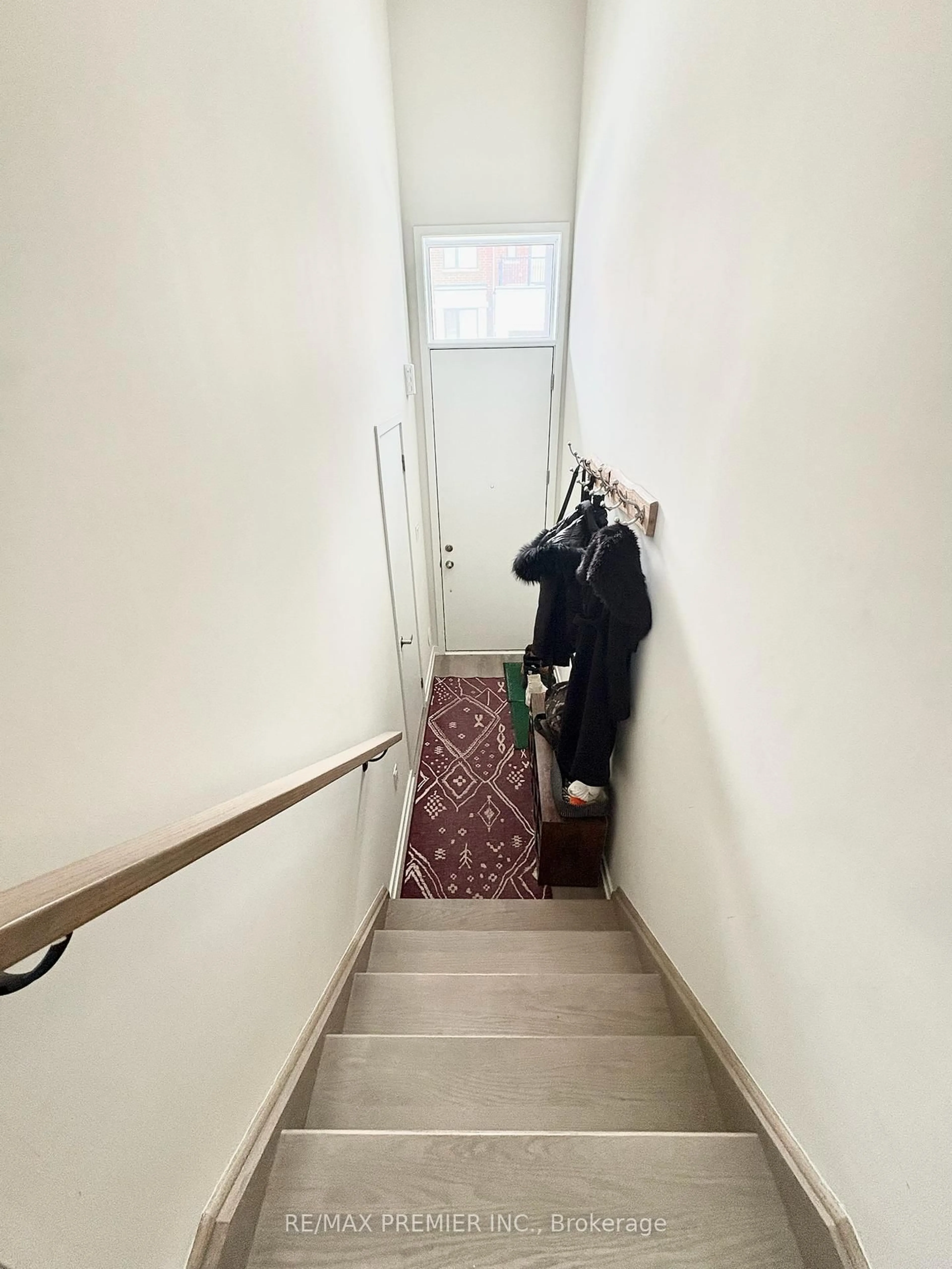 Stairs for 121 Rattenbury Rd, Vaughan Ontario L6A 5C6
