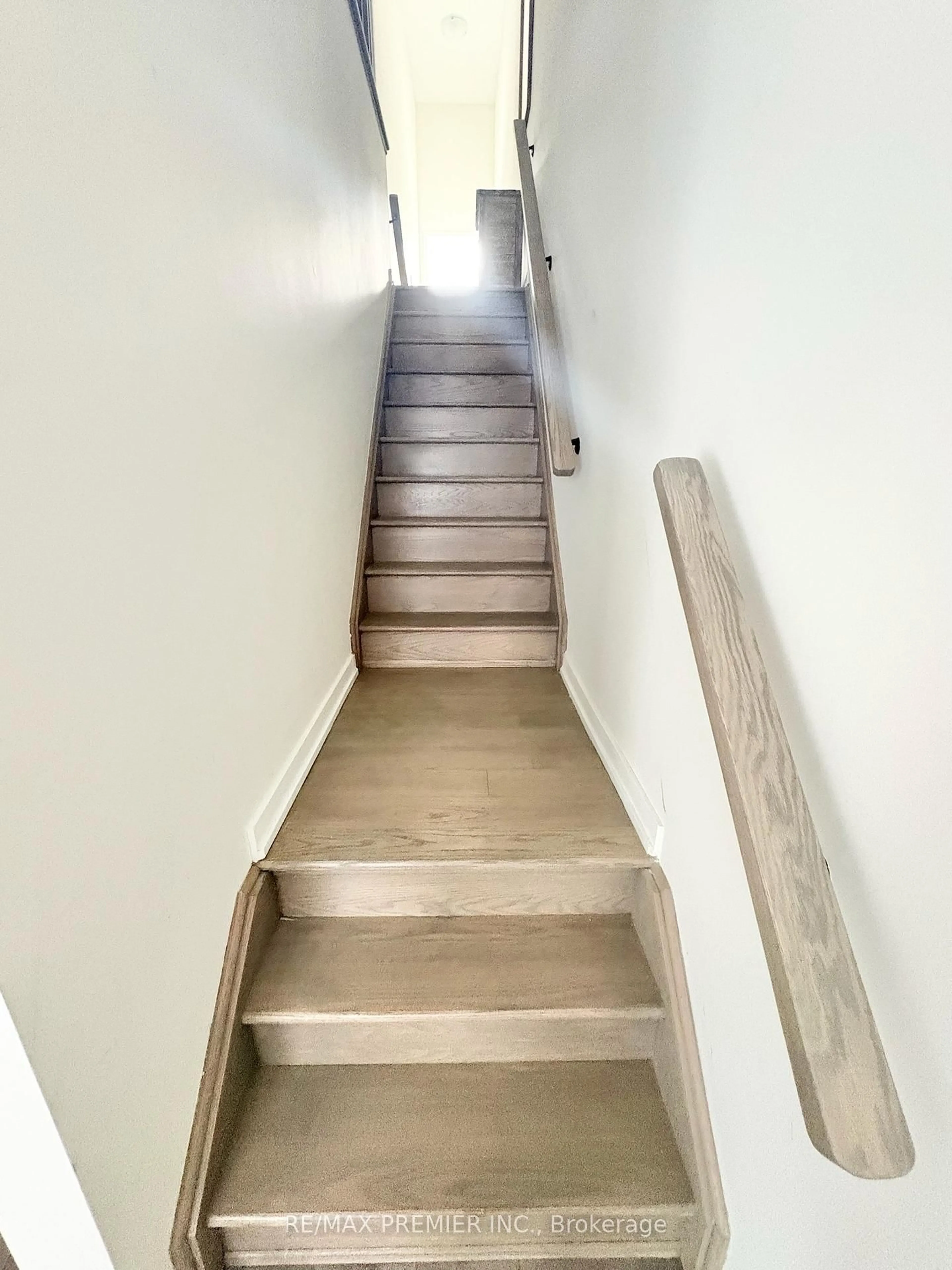 Stairs for 121 Rattenbury Rd, Vaughan Ontario L6A 5C6
