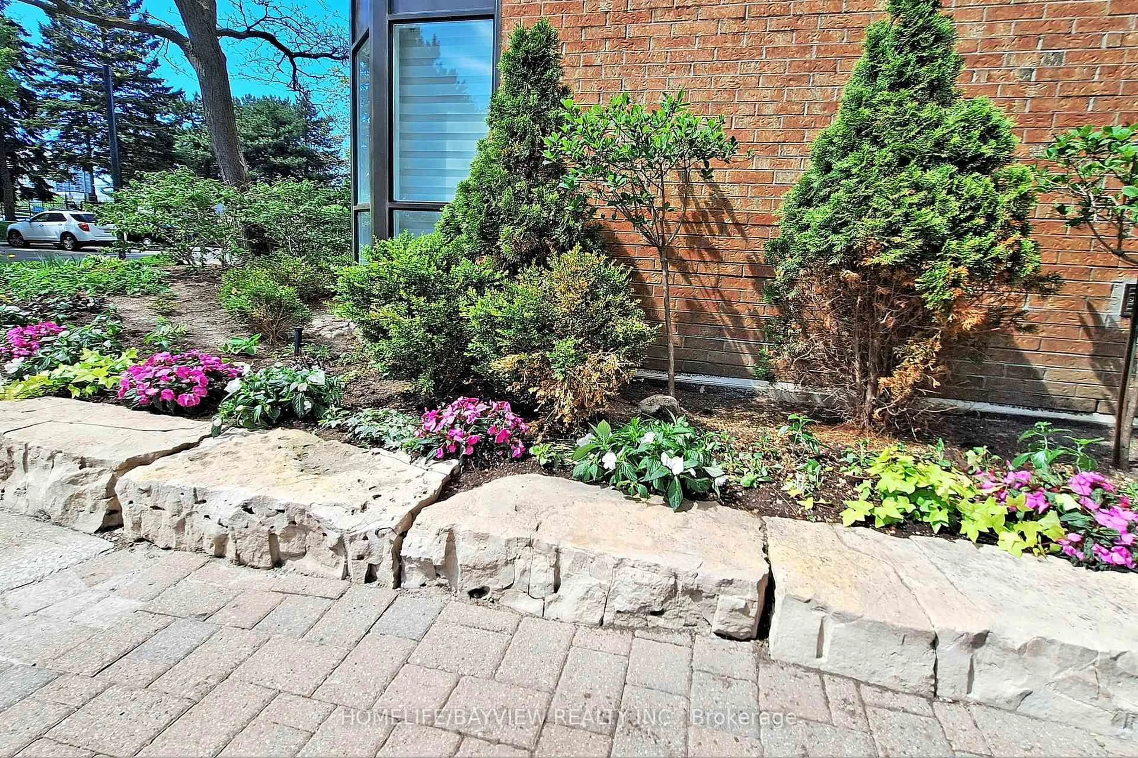 Patio, street for 7601 Bathurst St #902, Vaughan Ontario L4J 4H5