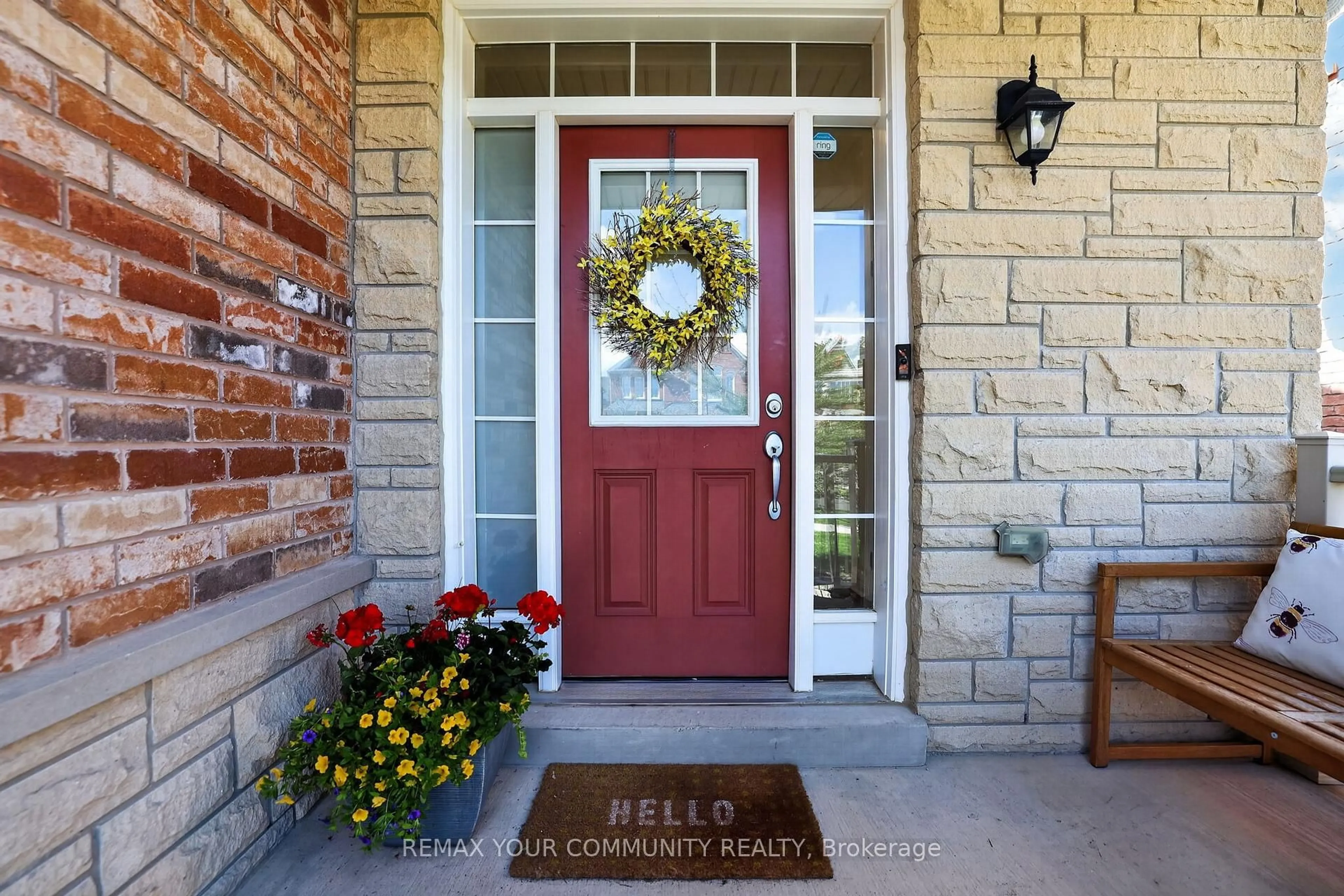 Indoor entryway for 668 West Park Ave, Bradford West Gwillimbury Ontario L3Z 0N2