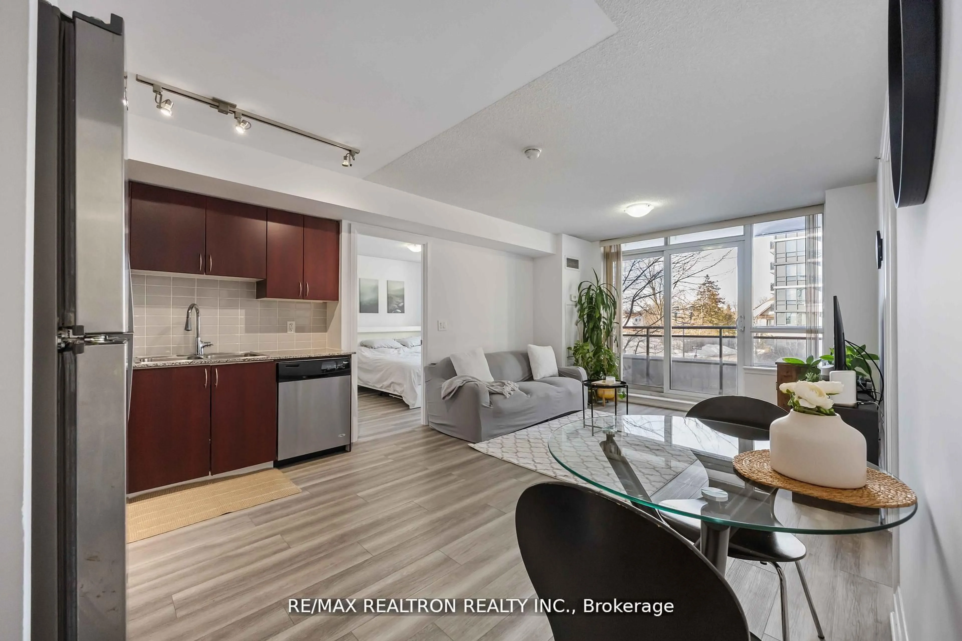 Open concept kitchen, unknown for 372 Highway 7 Rd #212, Richmond Hill Ontario L4B 0C6