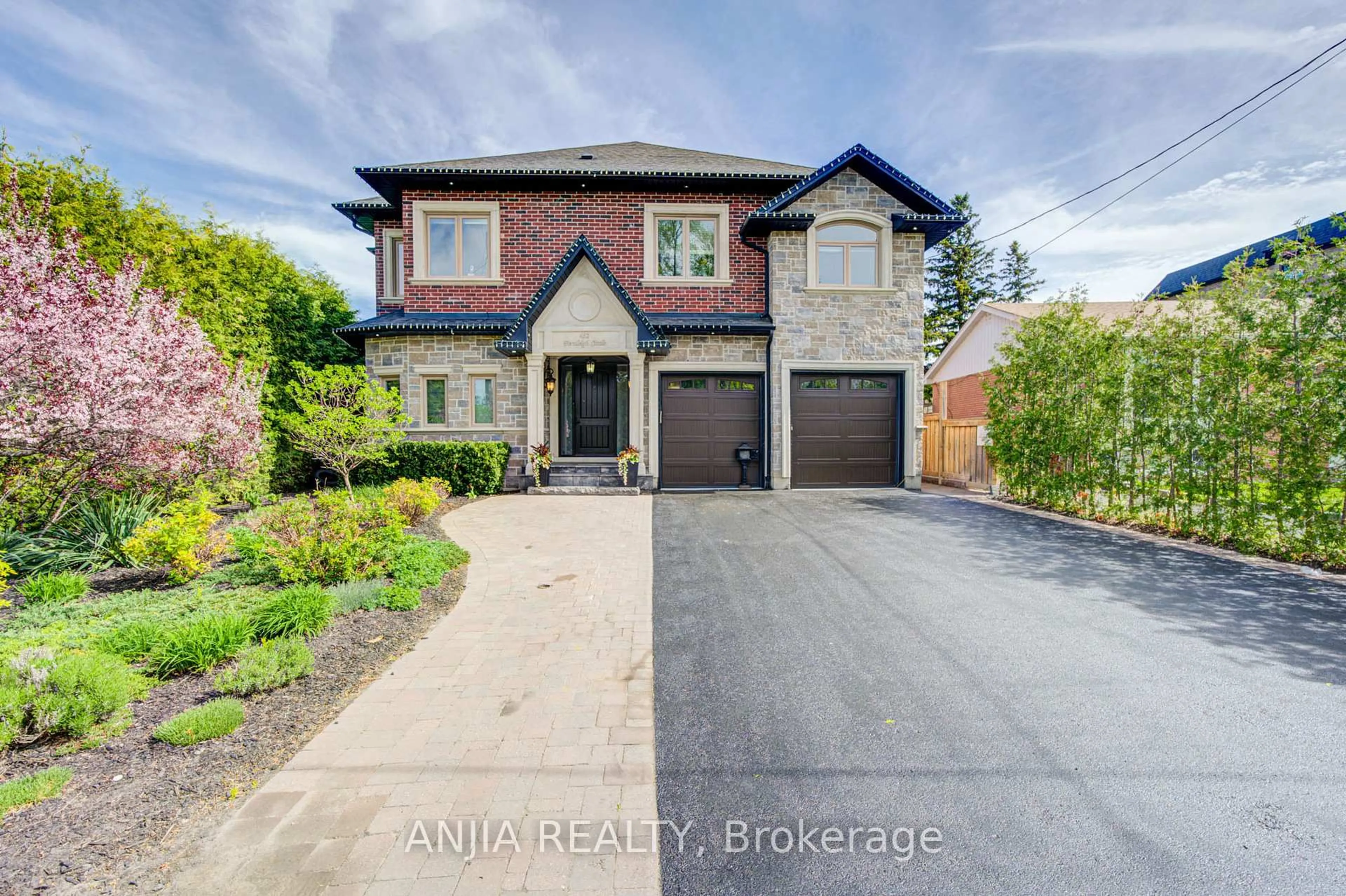 Home with brick exterior material, street for 452 Fernleigh Circ, Richmond Hill Ontario L4C 1E6