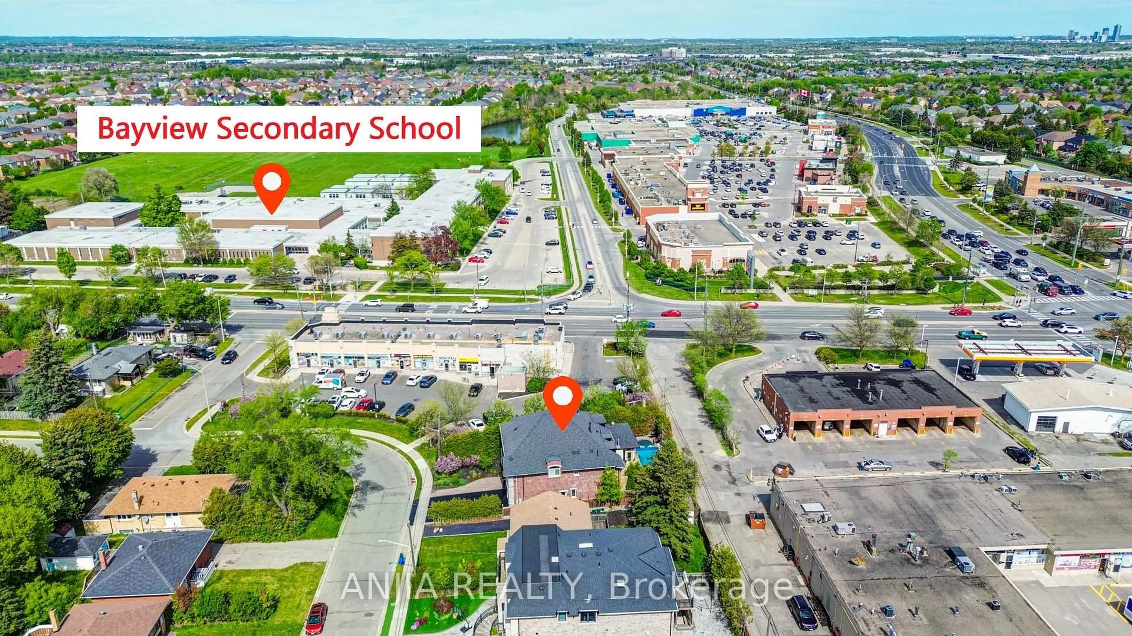 A pic from outside/outdoor area/front of a property/back of a property/a pic from drone, street for 452 Fernleigh Circ, Richmond Hill Ontario L4C 1E6