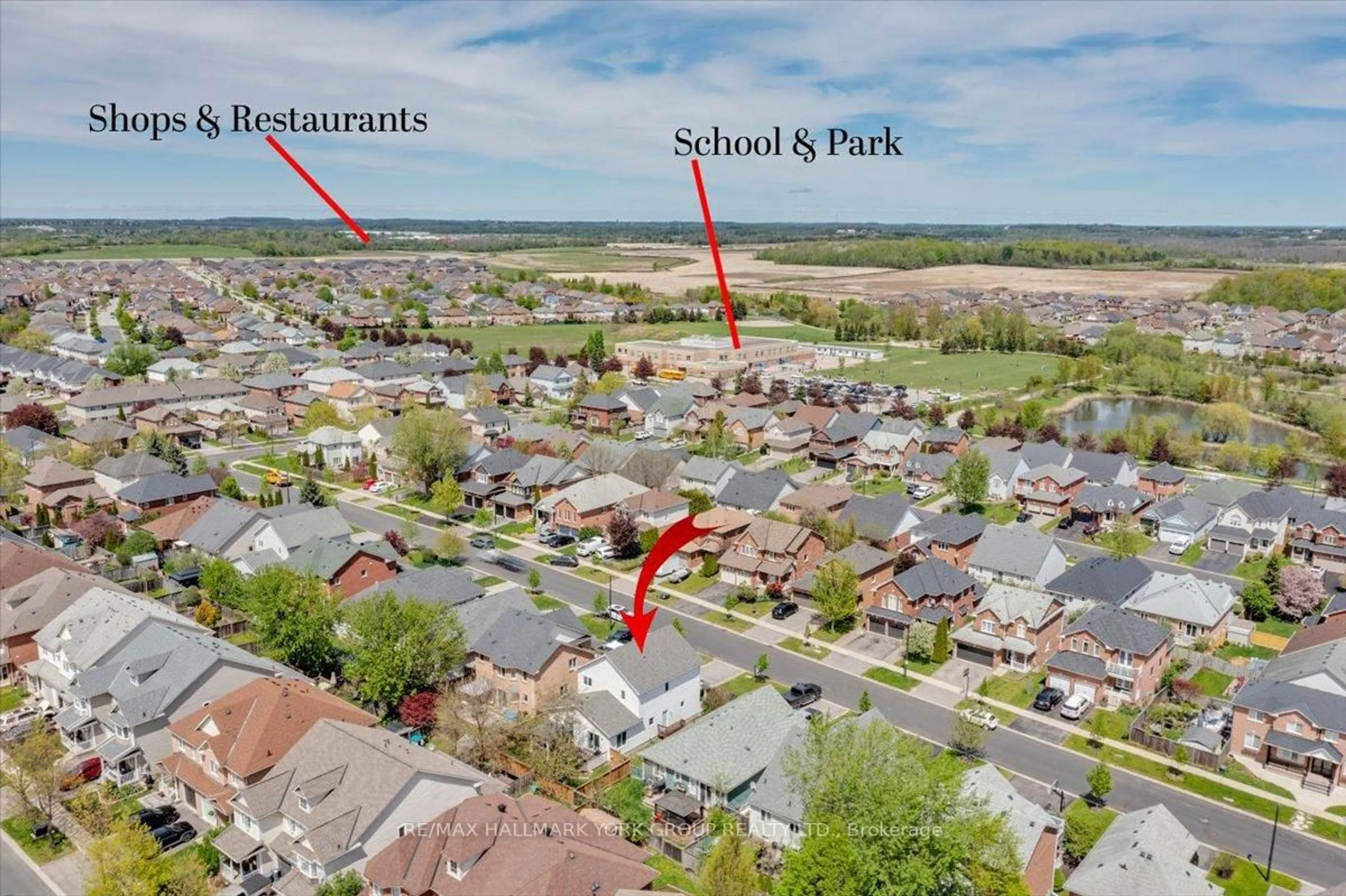 A pic from outside/outdoor area/front of a property/back of a property/a pic from drone, street for 19 Silverstone Cres, Georgina Ontario L4P 4A5