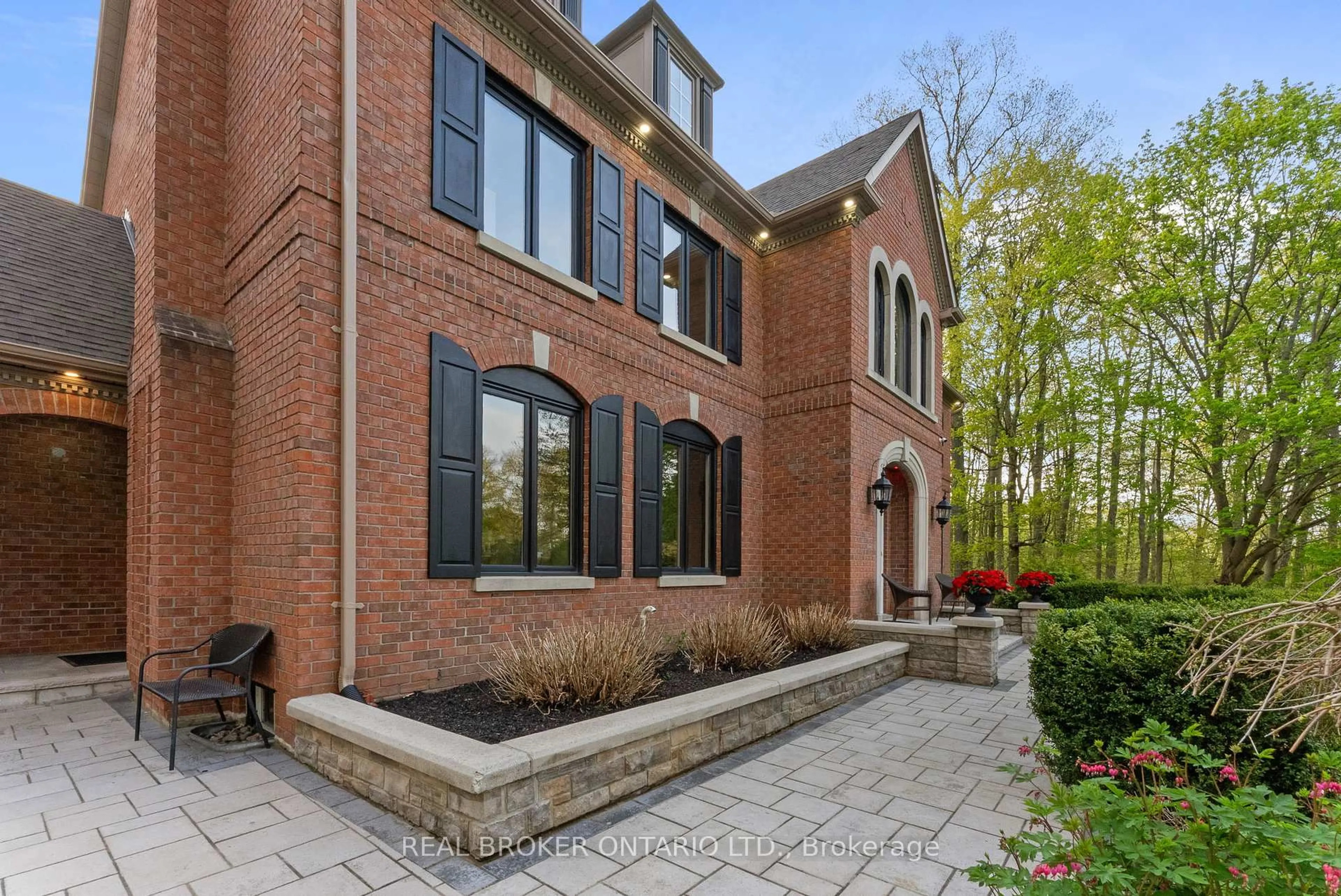 Home with brick exterior material, street for 10 Oakview Pl, Uxbridge Ontario L9P 0L1