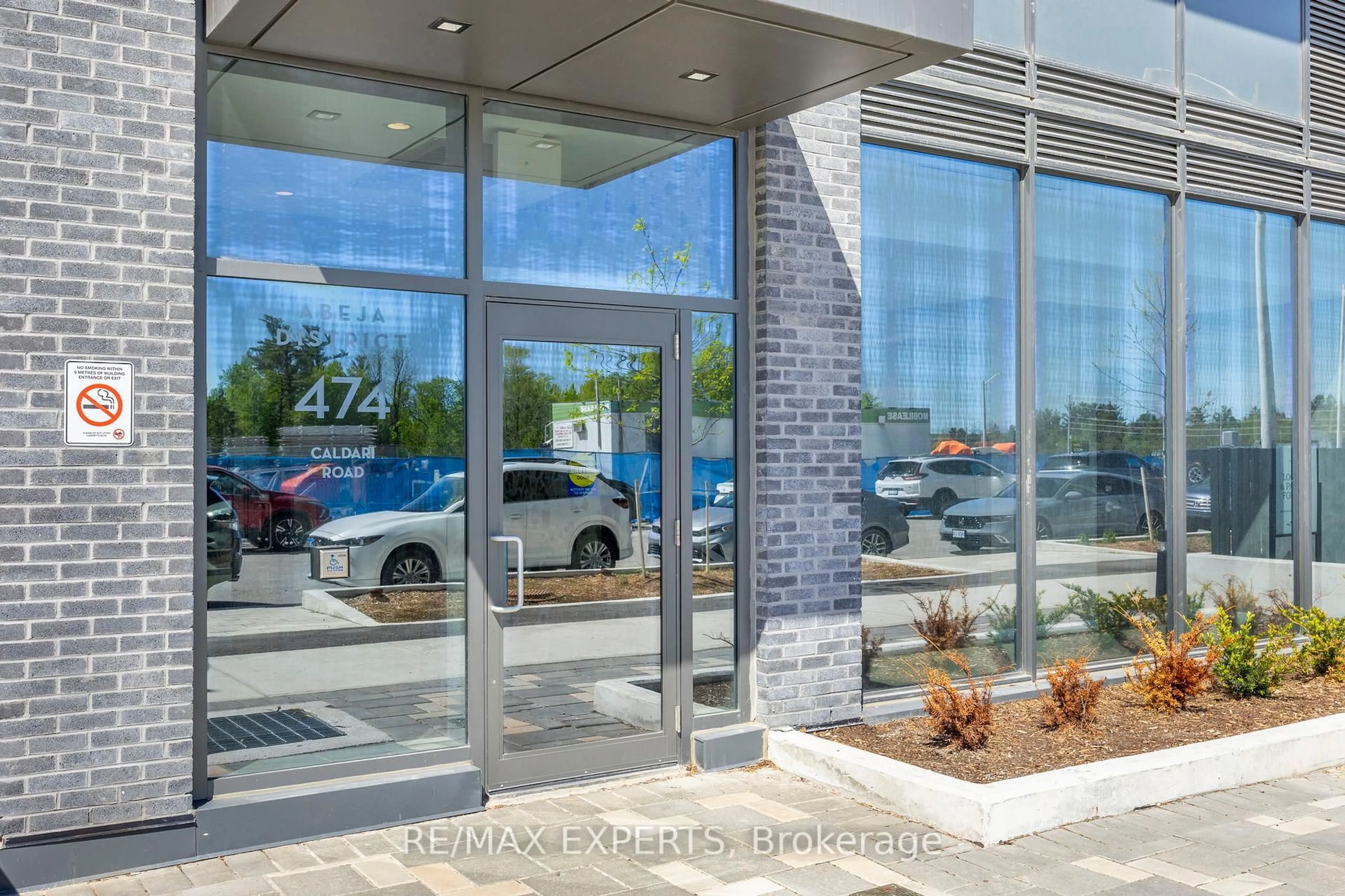 Indoor foyer for 474 Caldari Rd #2004, Vaughan Ontario L4K 0R5