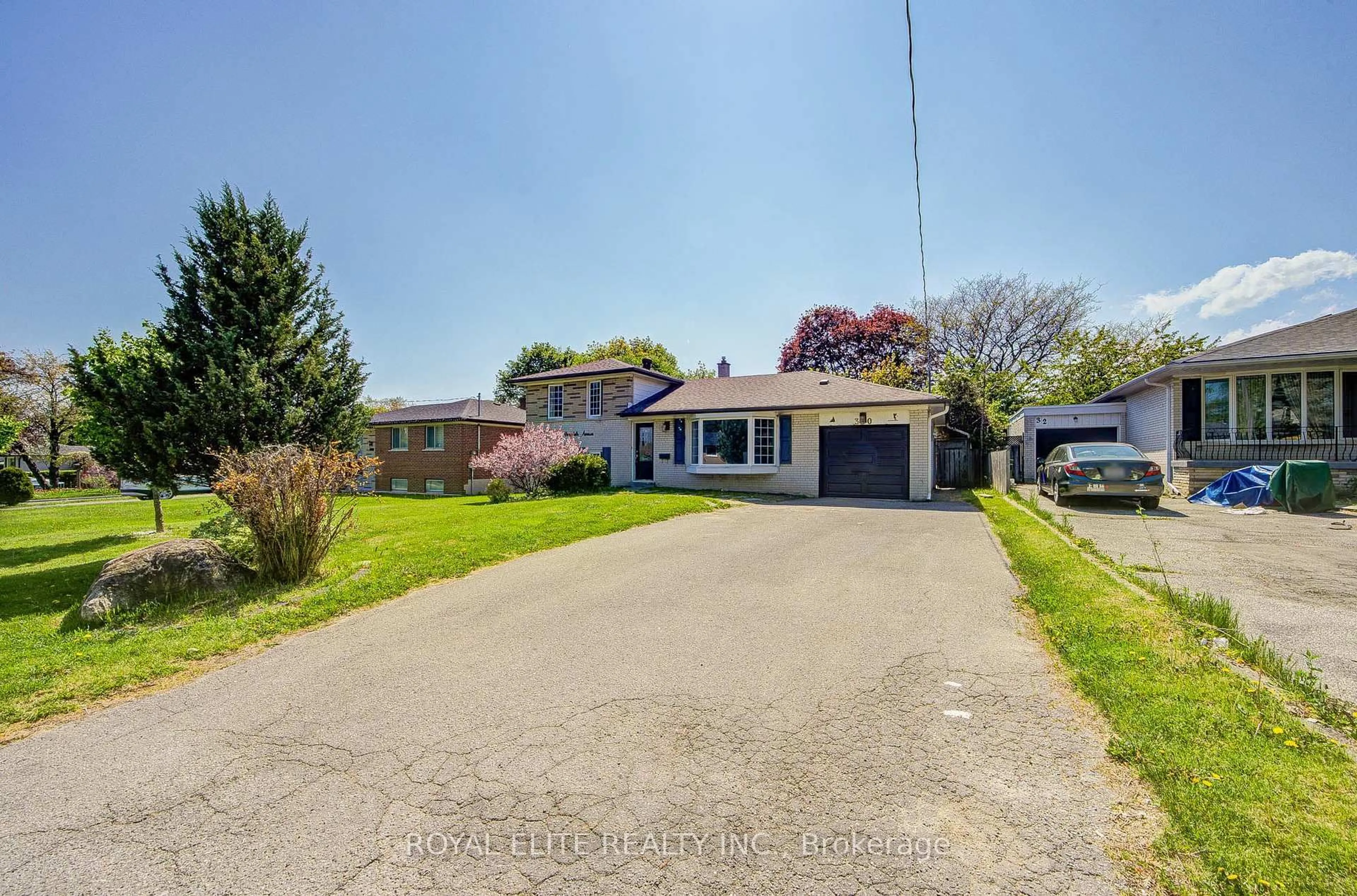 A pic from outside/outdoor area/front of a property/back of a property/a pic from drone, street for 30 Alanadale Ave, Markham Ontario L3P 1S3