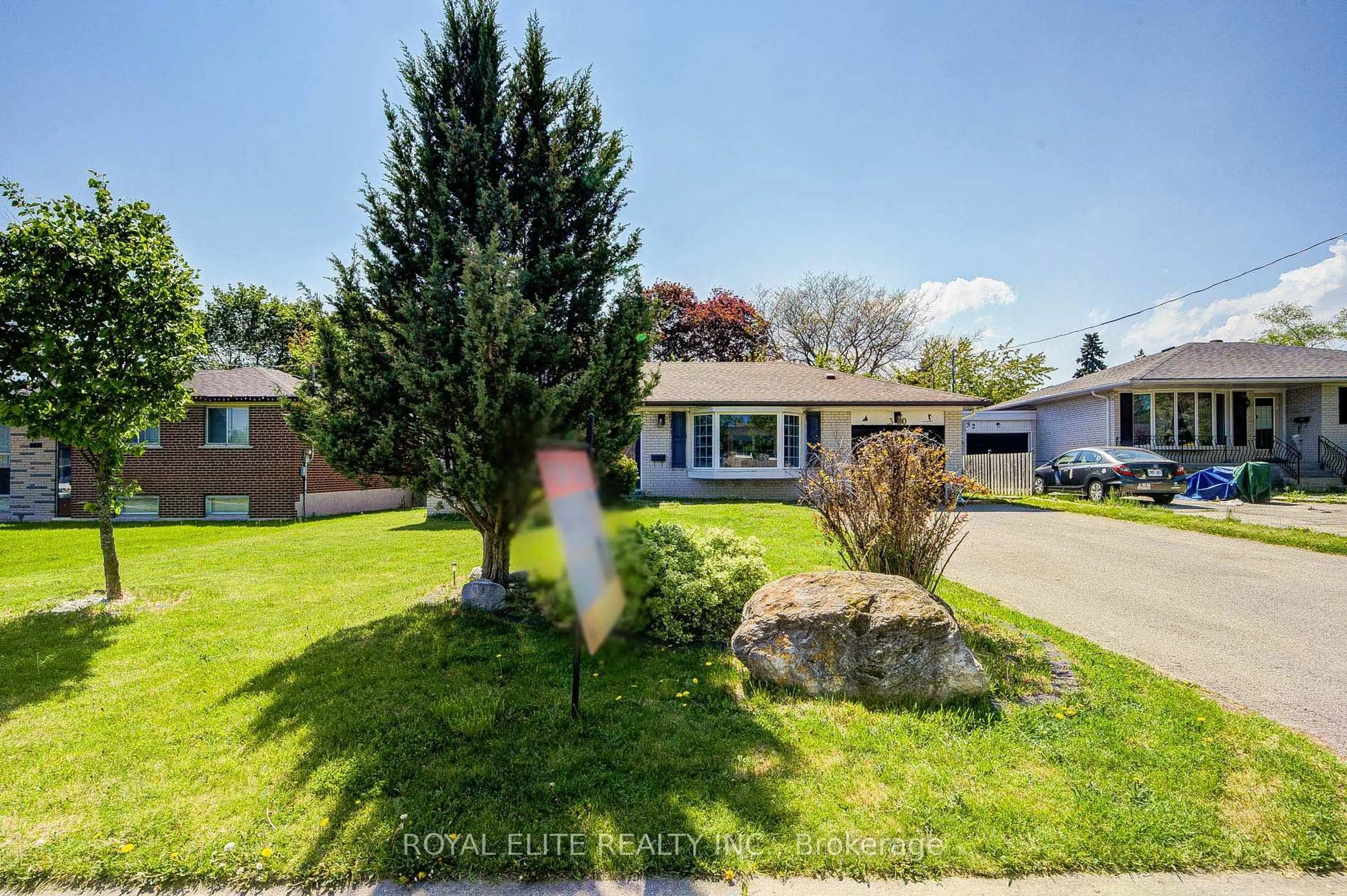 A pic from outside/outdoor area/front of a property/back of a property/a pic from drone, street for 30 Alanadale Ave, Markham Ontario L3P 1S3