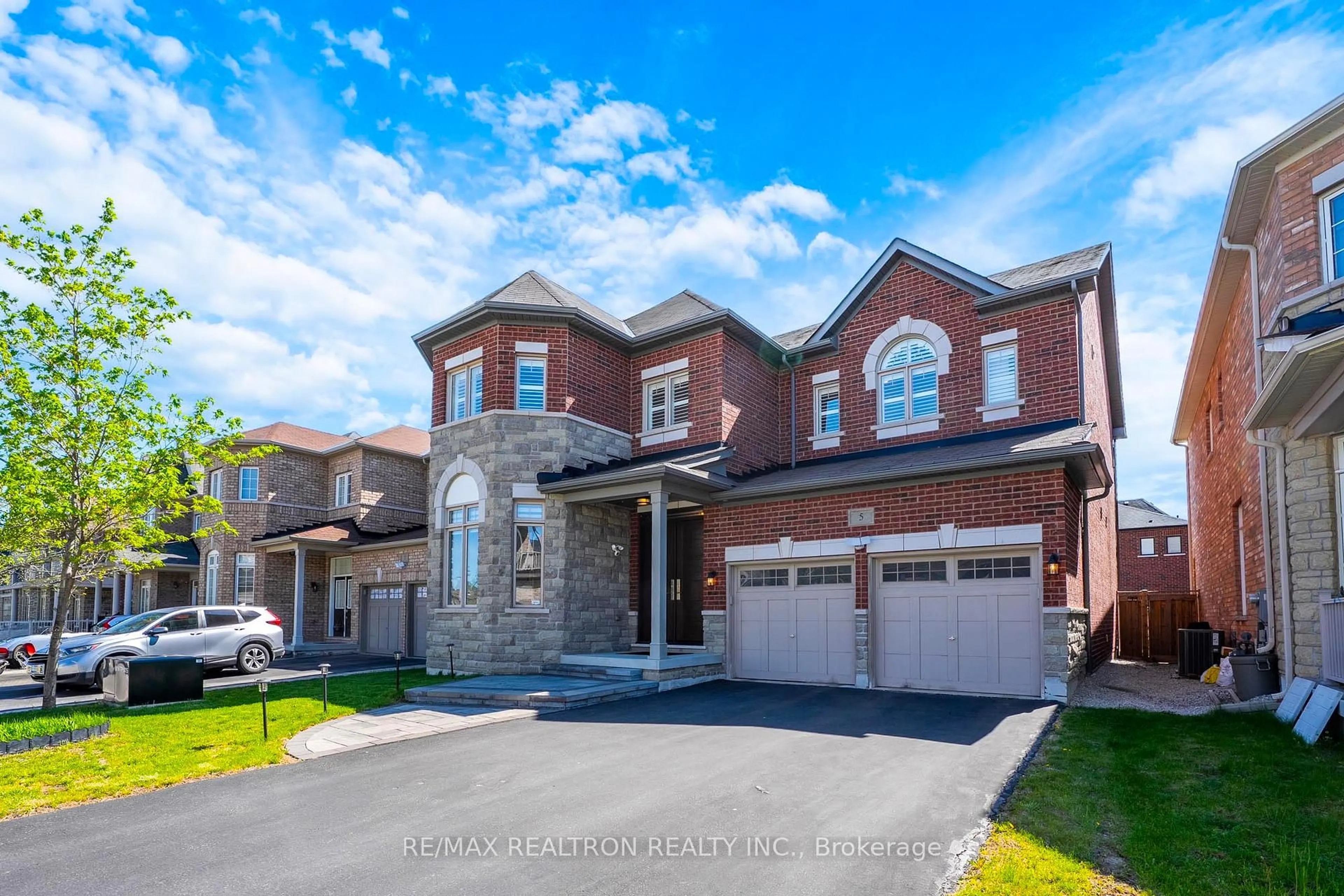 Home with brick exterior material, street for 5 Warton Crt, Markham Ontario L6E 2G1