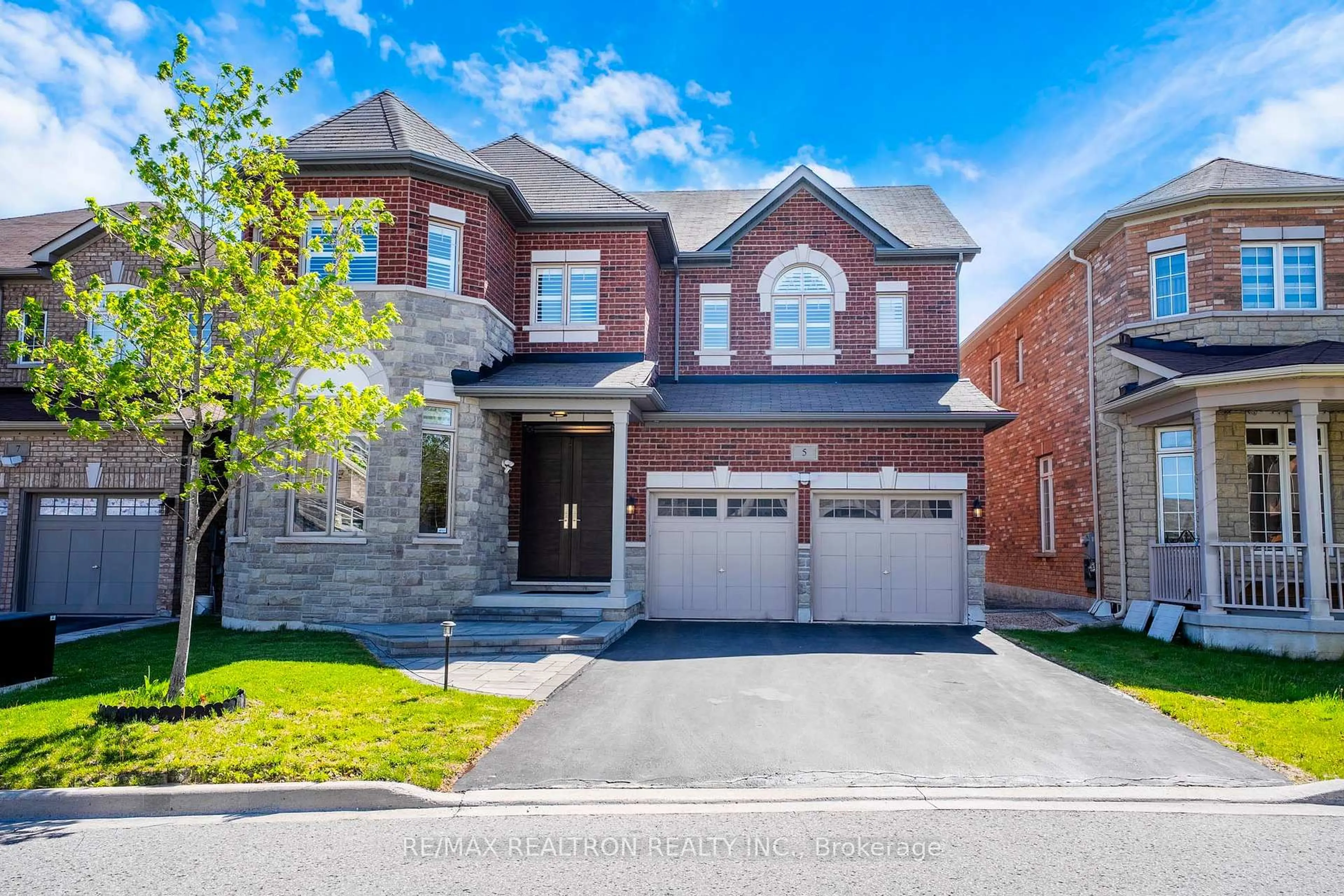 Home with brick exterior material, street for 5 Warton Crt, Markham Ontario L6E 2G1